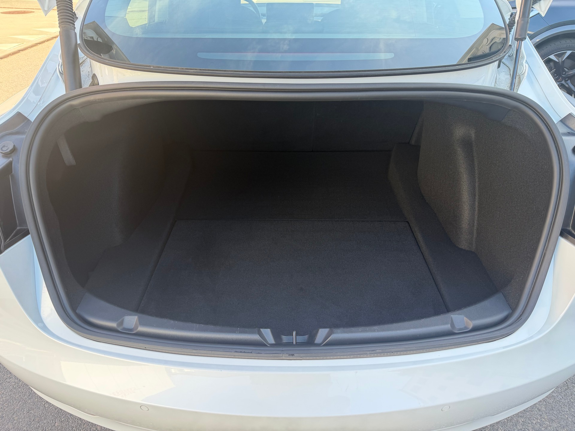 TESLA Model 3 Long Range Dual Motor AWD-image-7