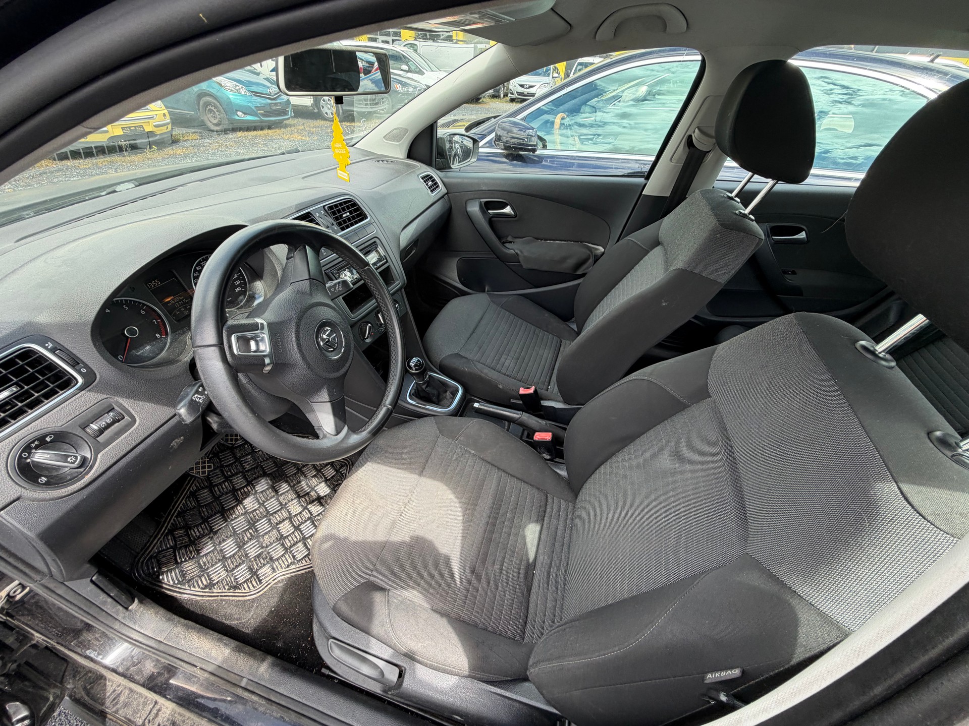 VW Polo 1.2 TSI Trendline-image-8