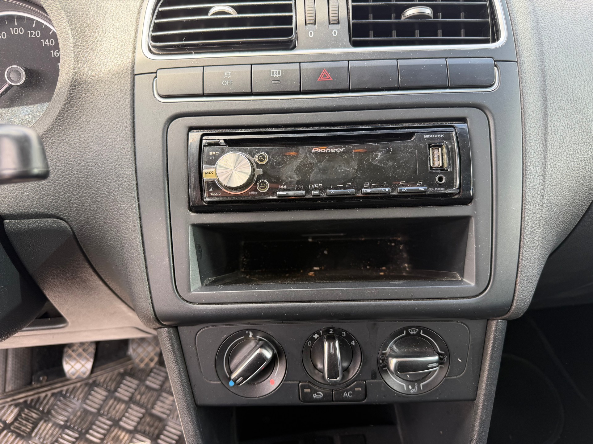 VW Polo 1.2 TSI Trendline-image-10