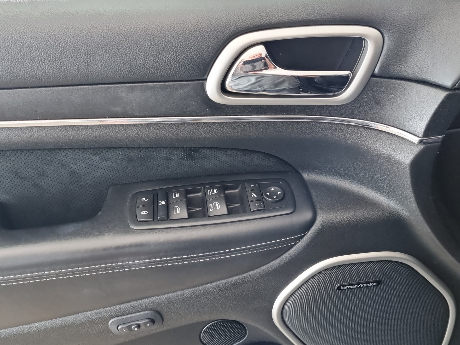 JEEP Grand Cherokee 6.4 V8 HEMI SRT8-image-11