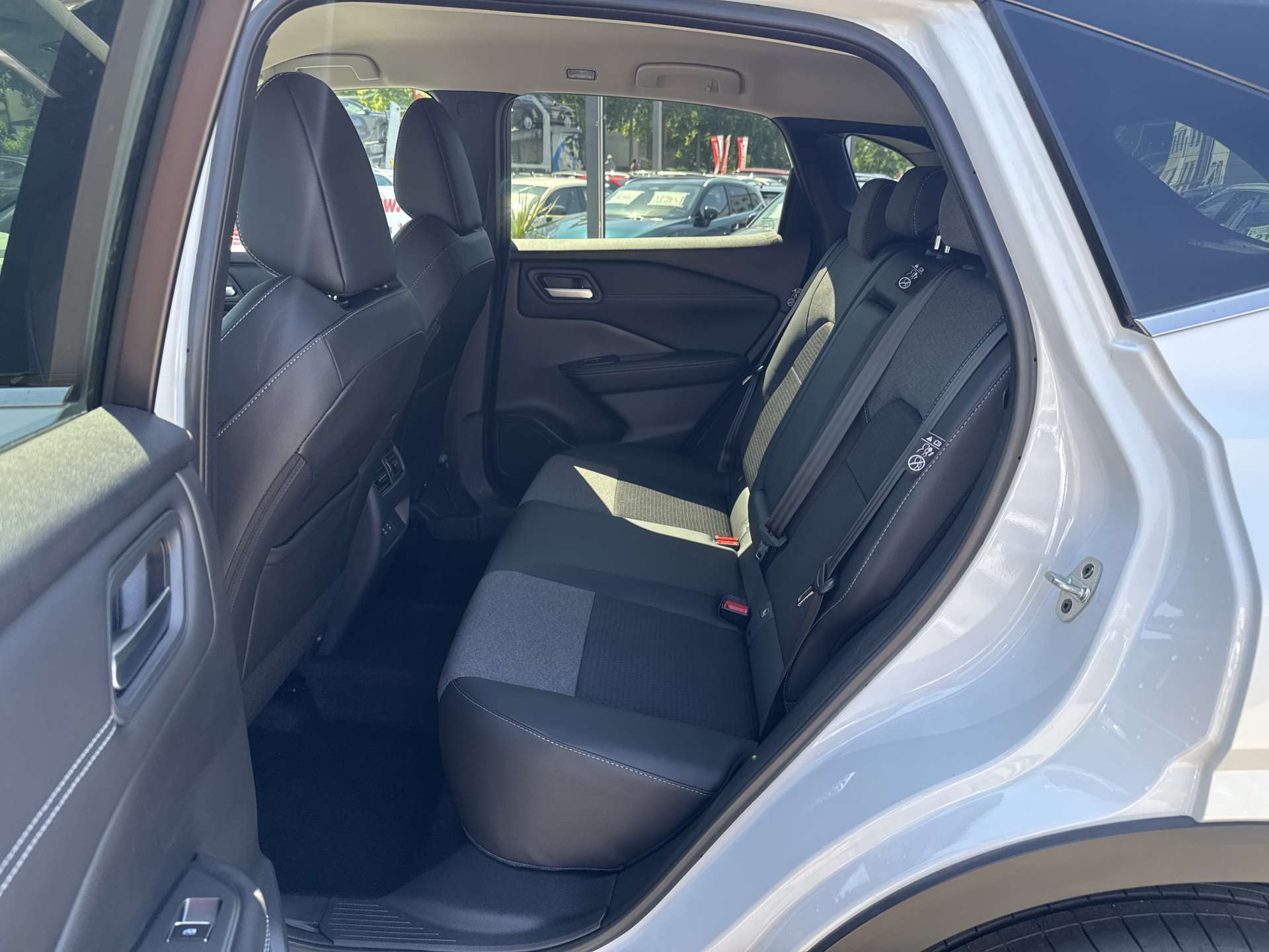 NISSAN Qashqai 1.3 DIG-T MHEV N-Connecta Xtronic-Automat-image-6