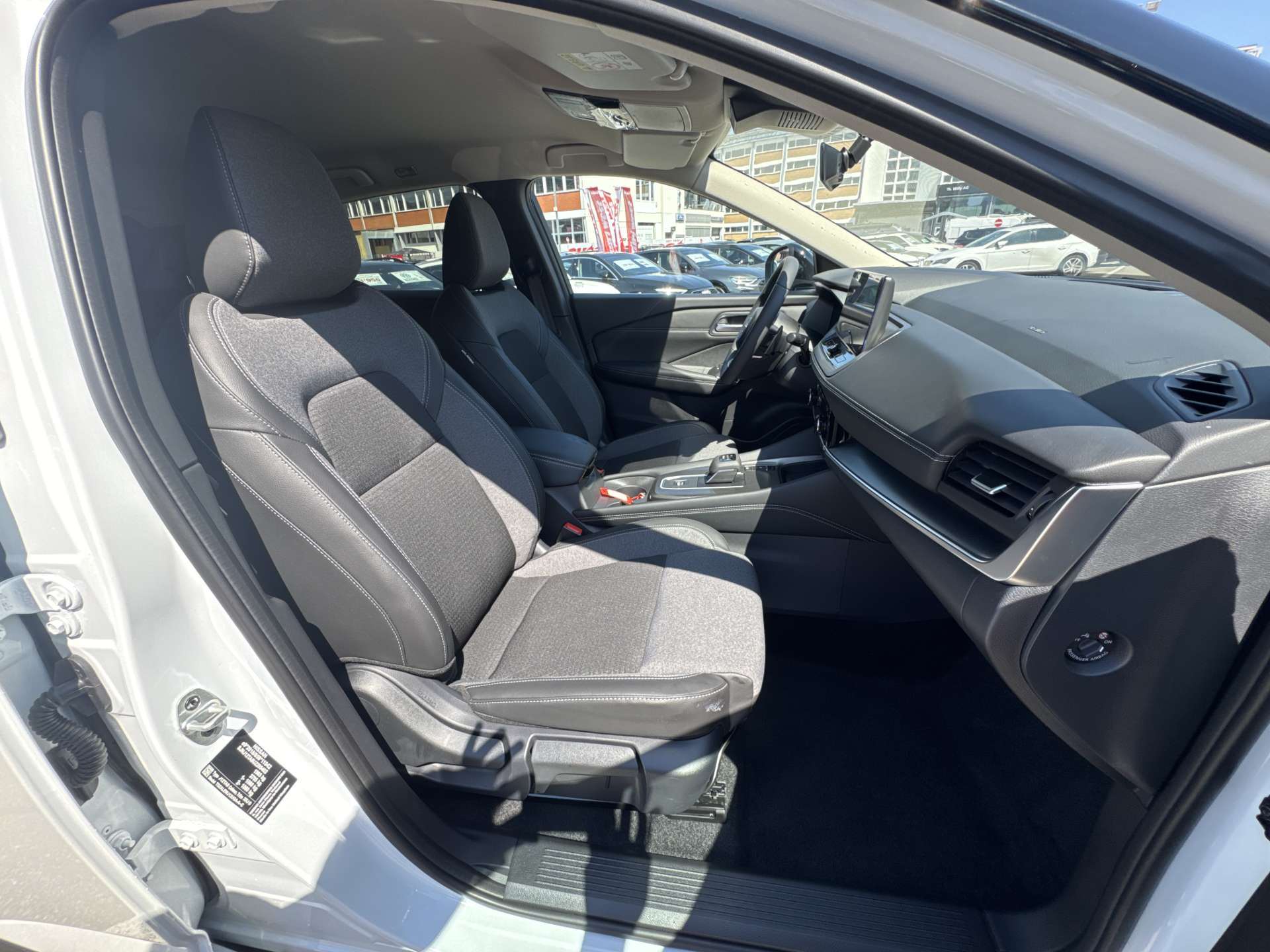 NISSAN Qashqai 1.3 DIG-T MHEV N-Connecta Xtronic-Automat-image-12