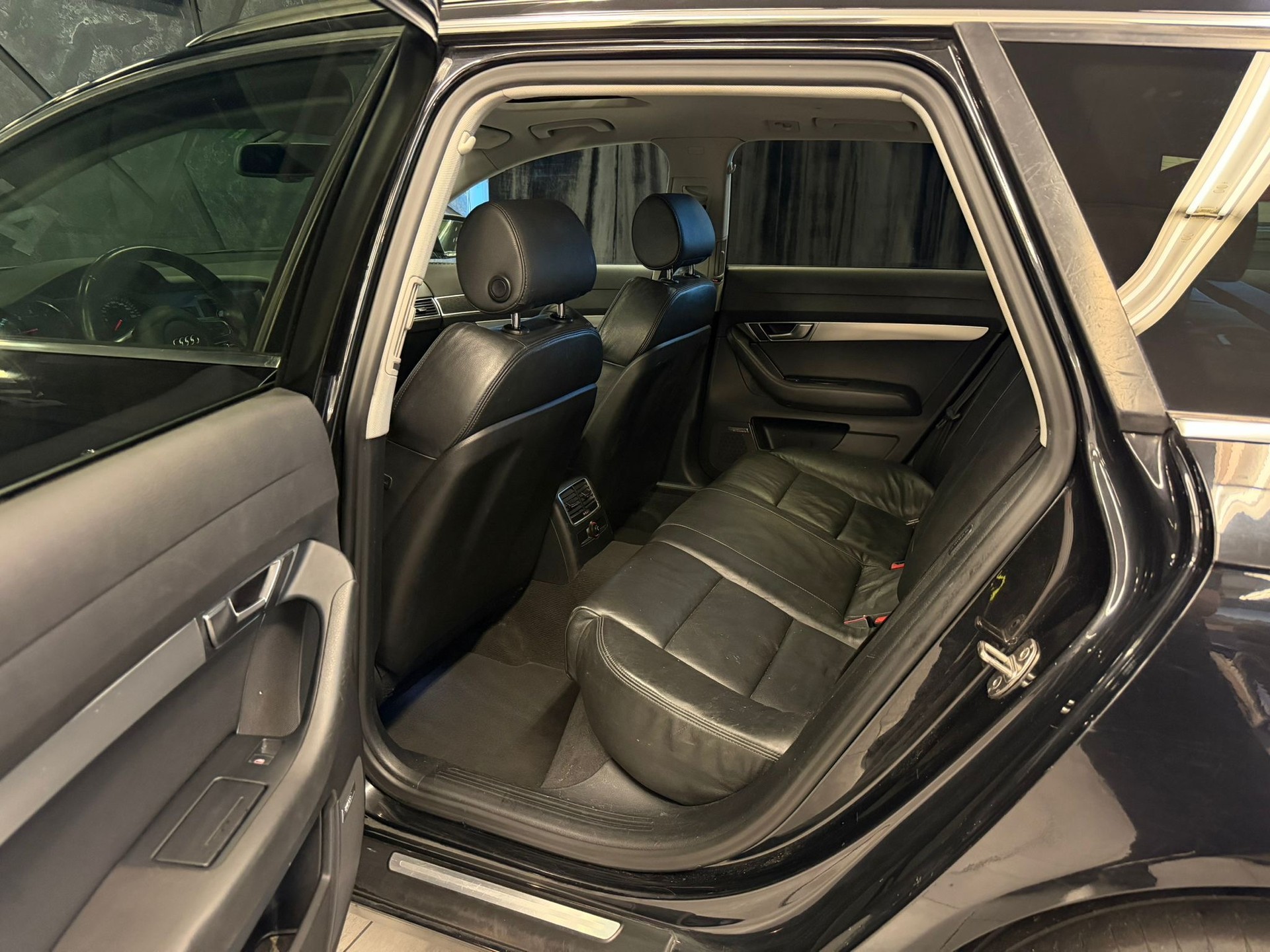 AUDI A6 Avant 2.7 V6 TDI quattro tiptronic-image-12