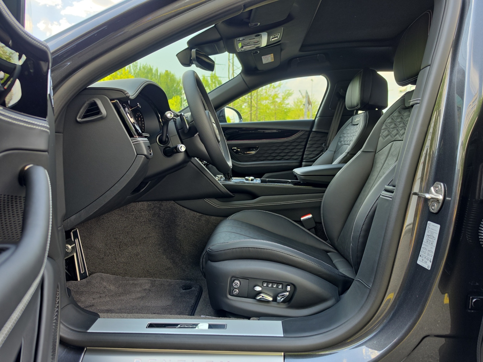 BENTLEY Flying Spur V8 Speed 782 PS/ 1.9% Leasing möglich-showroom-element-3