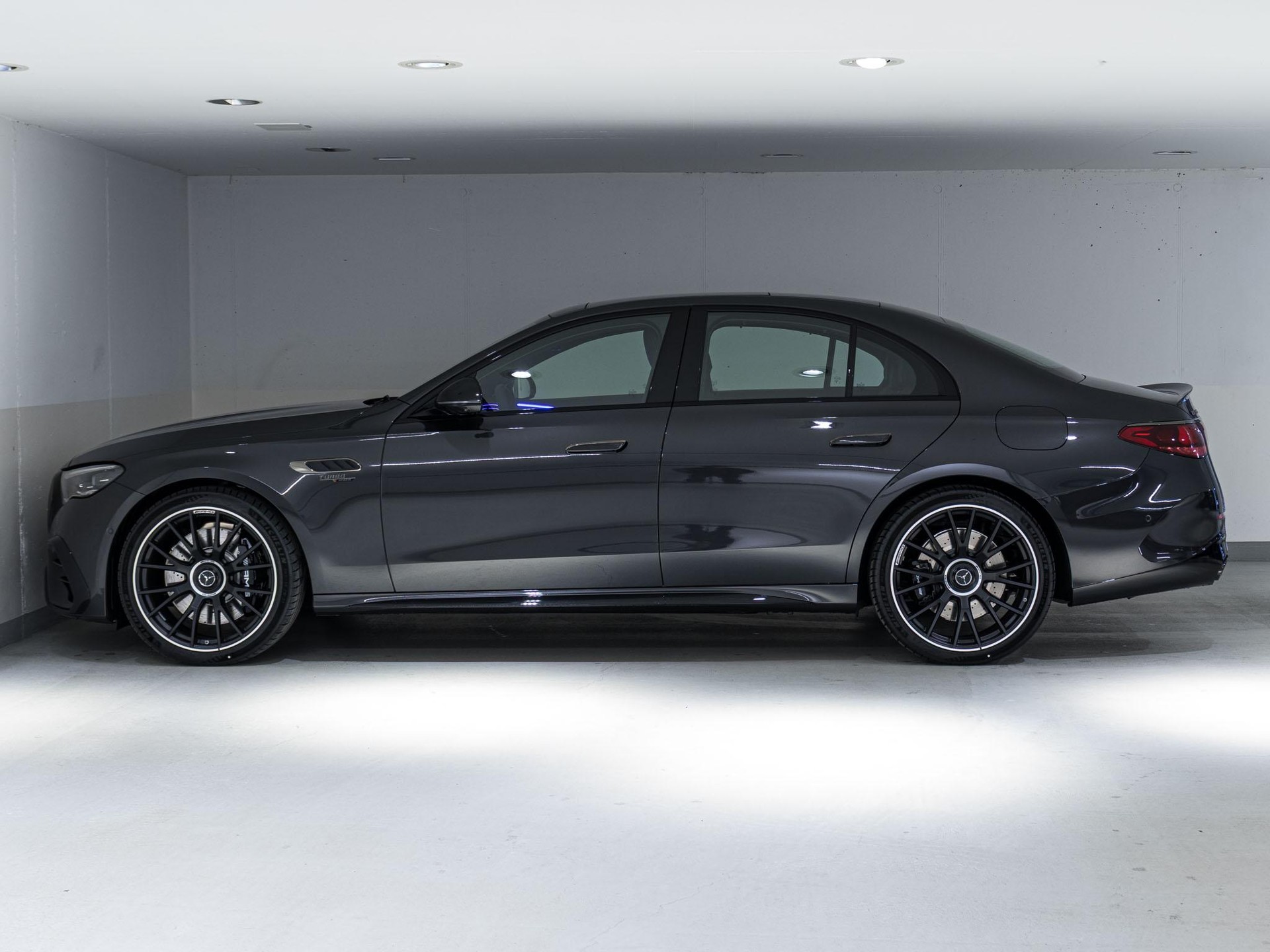 MERCEDES-BENZ E 53 AMG Hybrid 4MATIC+-image-4