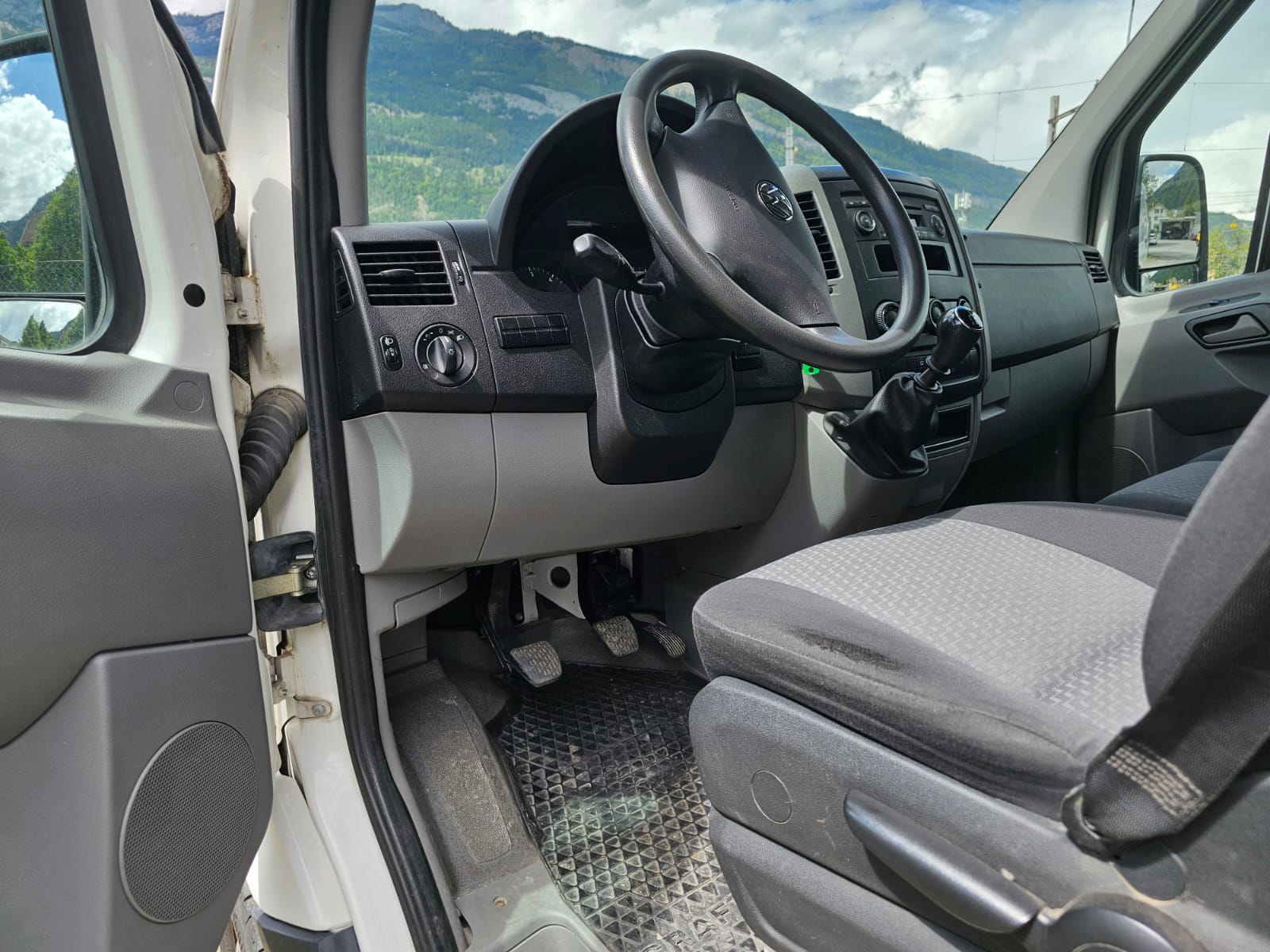 VW Crafter 35 2.0 TDI CR-image-6