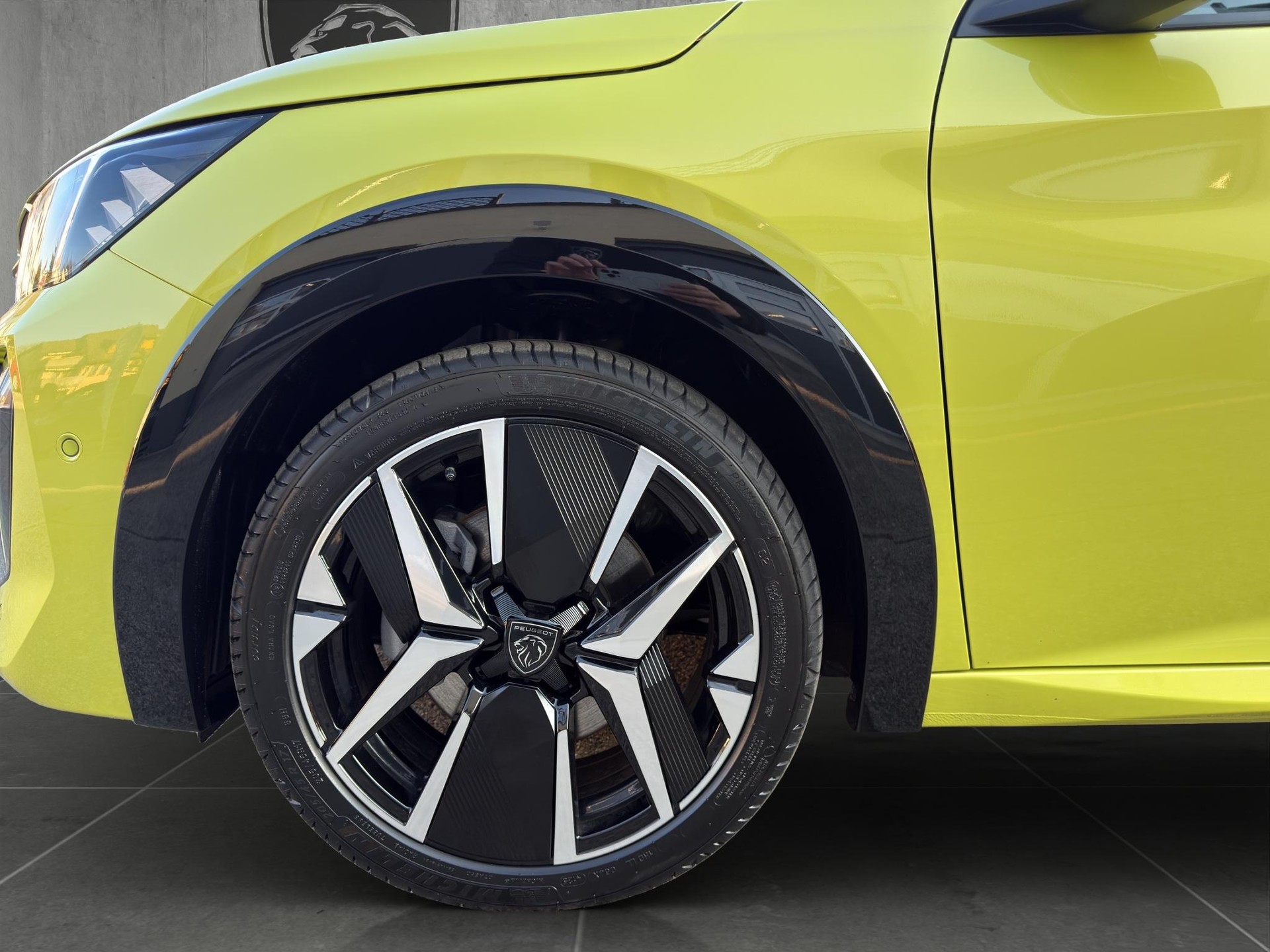 PEUGEOT 208 1.2 Hybrid 145 GT-image-19