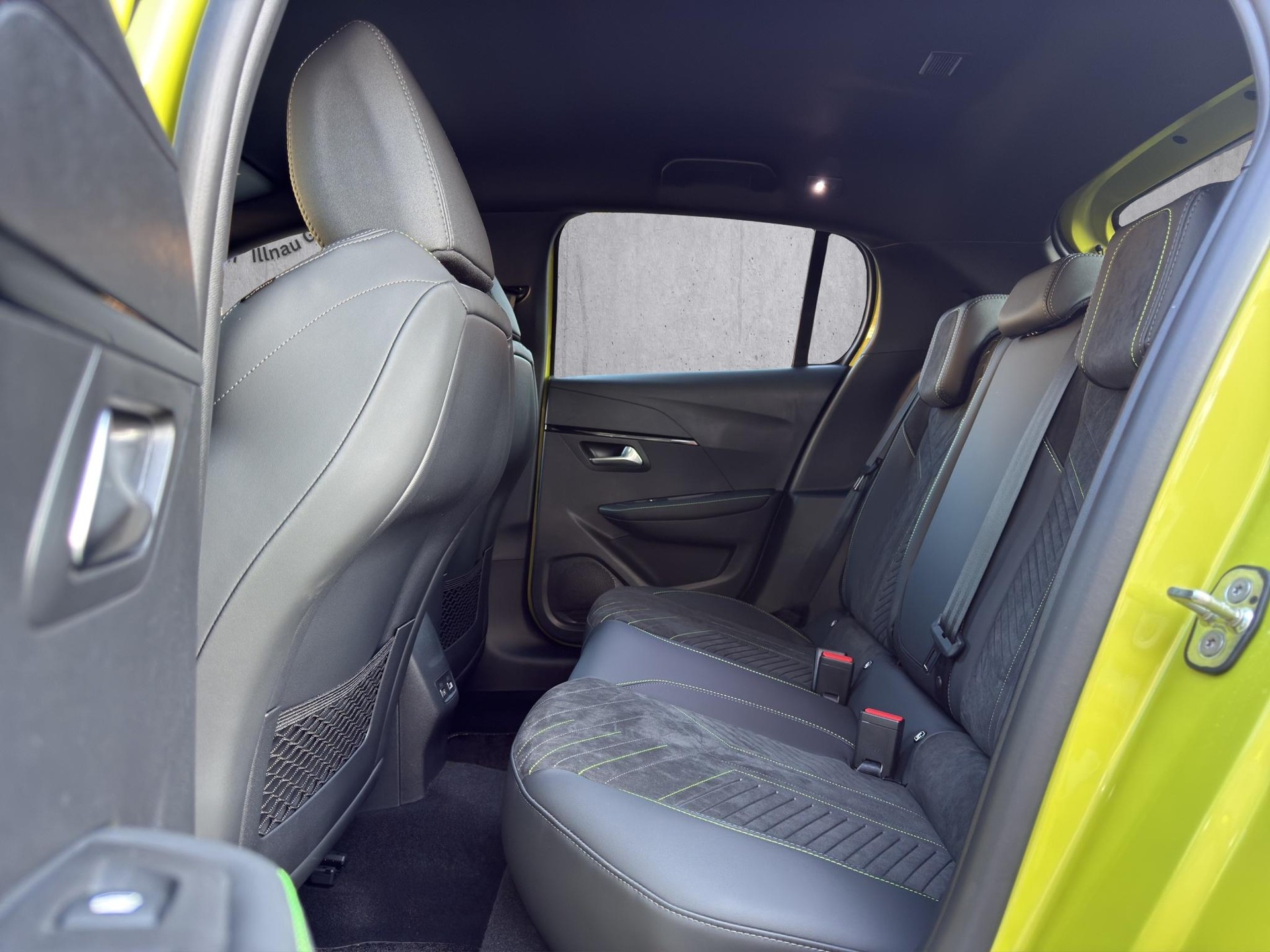 PEUGEOT 208 1.2 Hybrid 145 GT-image-15