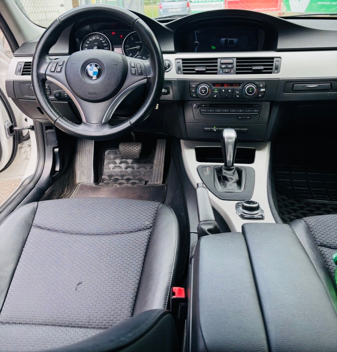 BMW 330d xDrive-image-5