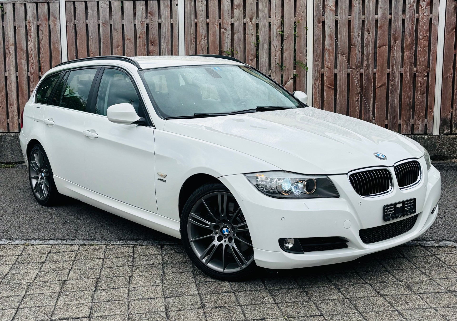 BMW 330d xDrive-image-0