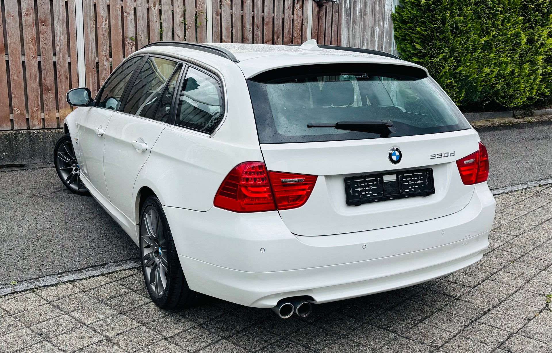 BMW 330d xDrive-image-2