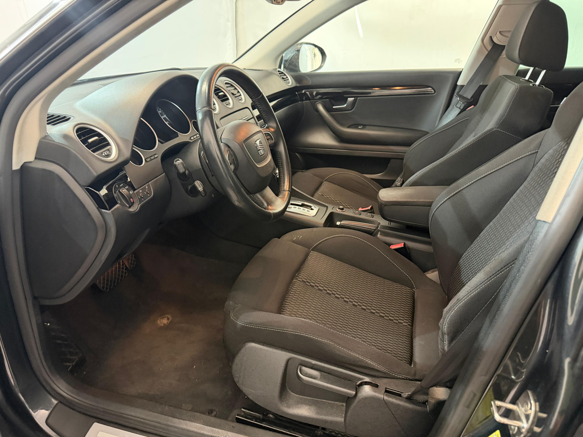 SEAT Exeo ST 2.0 TDI 143 Sport MTr-image-6