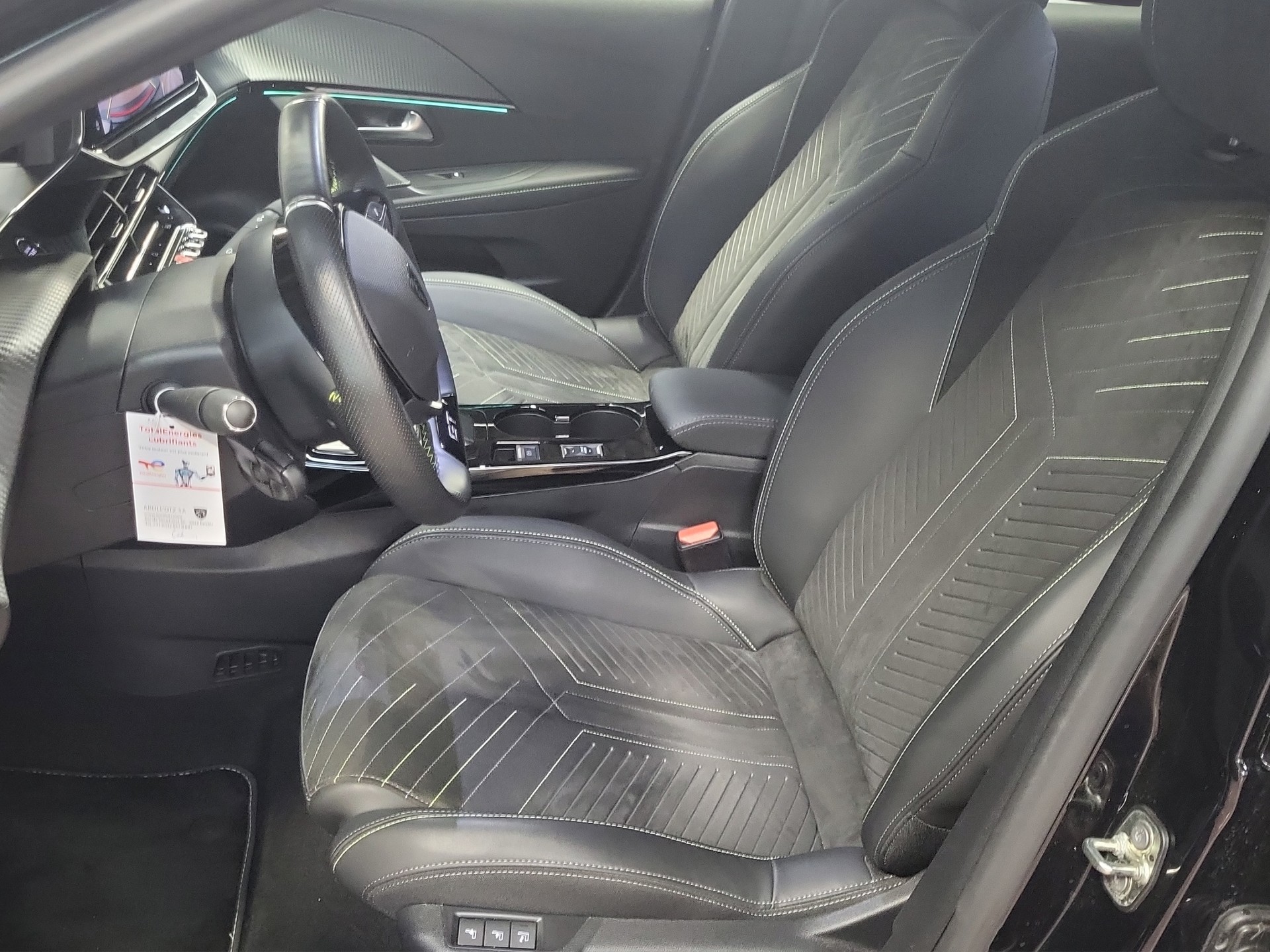 PEUGEOT 208 e-GT-image-4