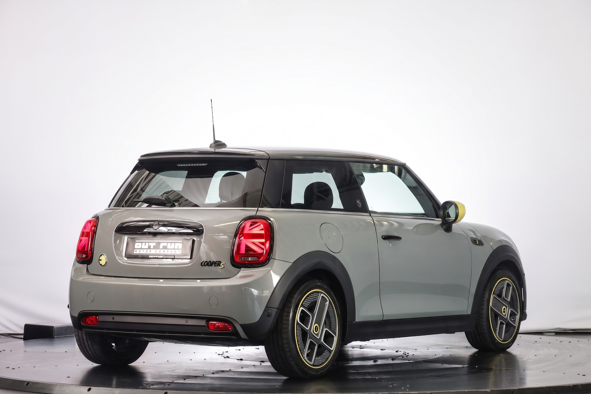 MINI Cooper SE-image-4
