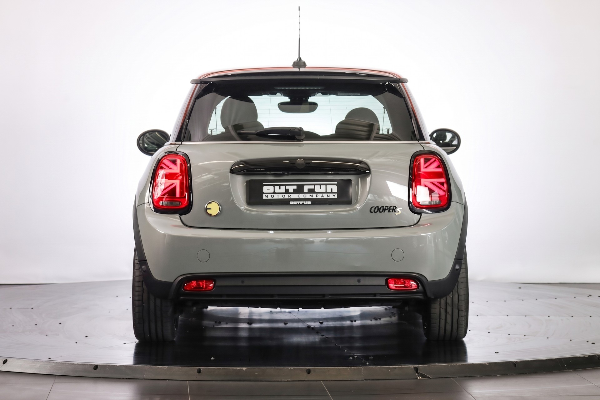 MINI Cooper SE-image-2