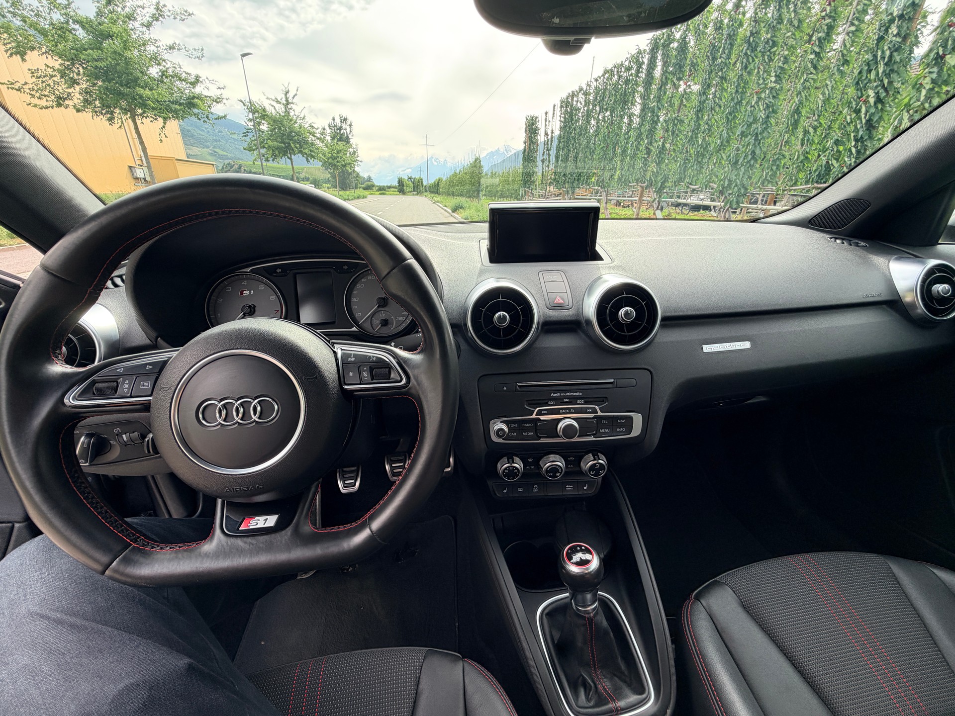 AUDI S1 Sportback 2.0 TFSI quattro-image-12