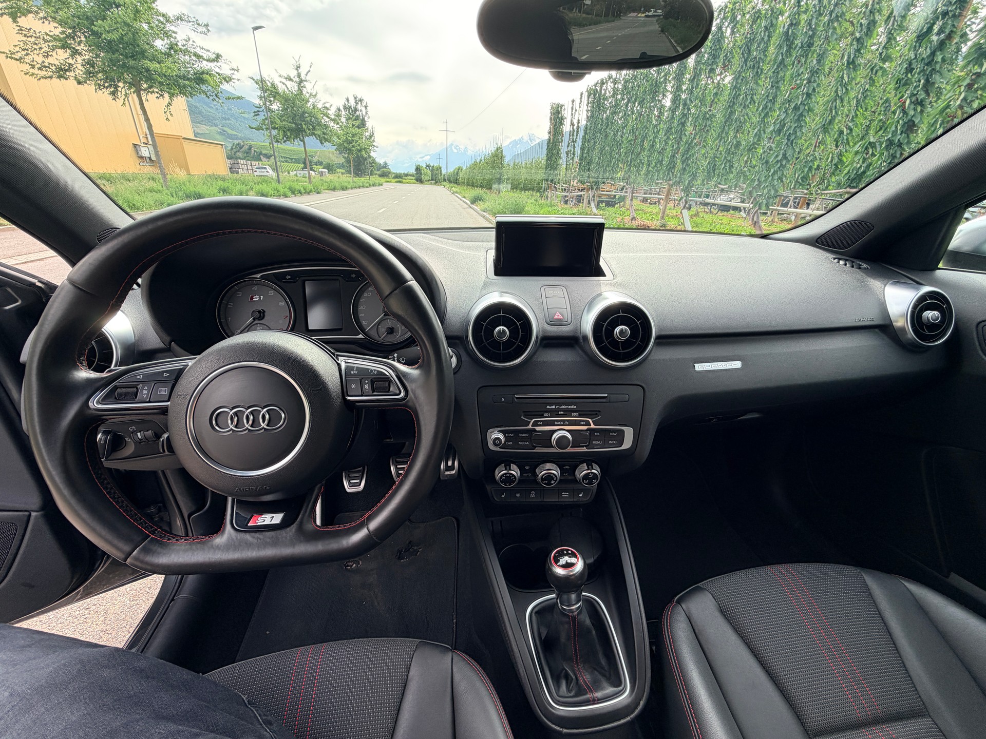 AUDI S1 Sportback 2.0 TFSI quattro-image-13
