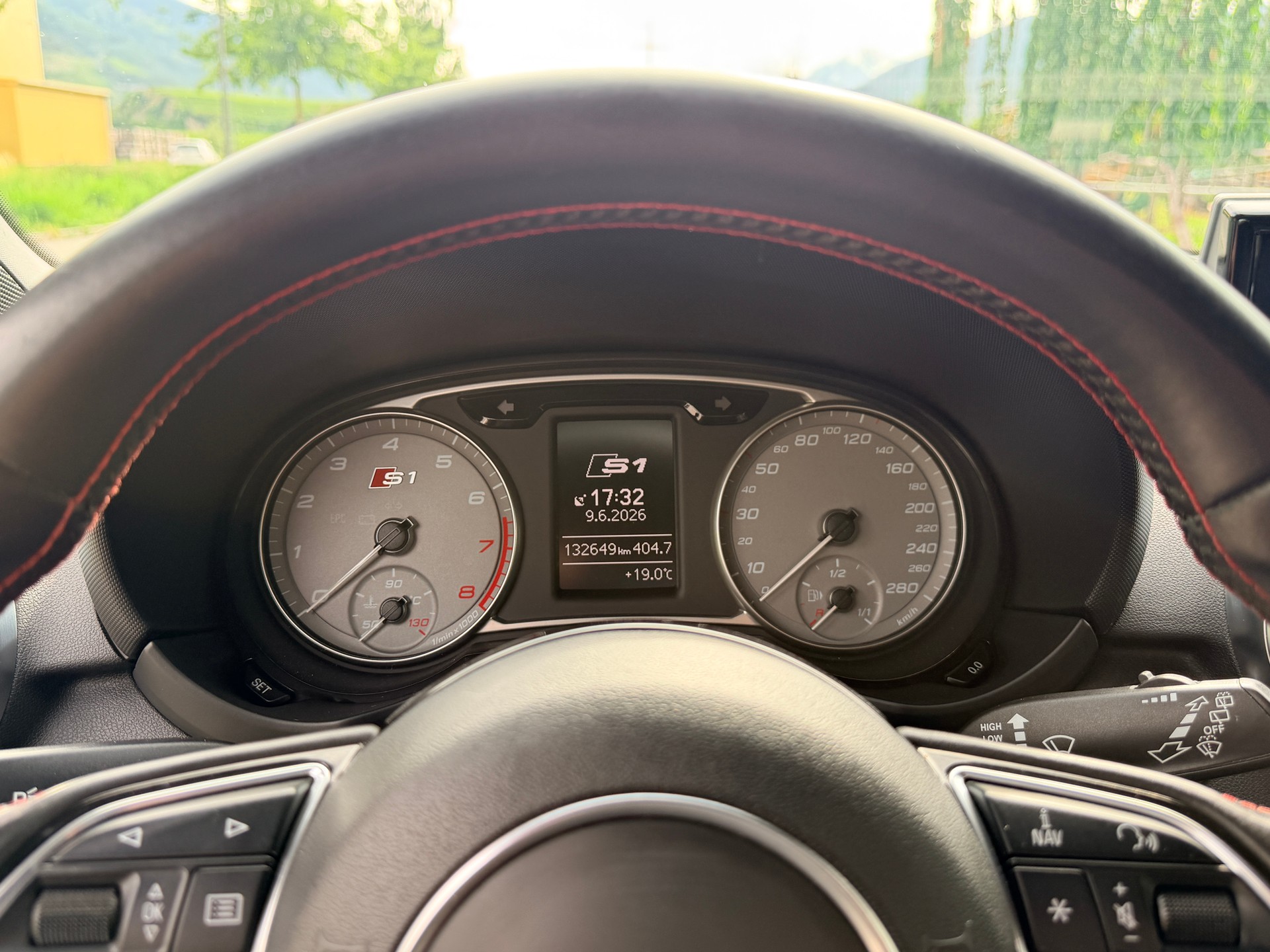 AUDI S1 Sportback 2.0 TFSI quattro-image-11