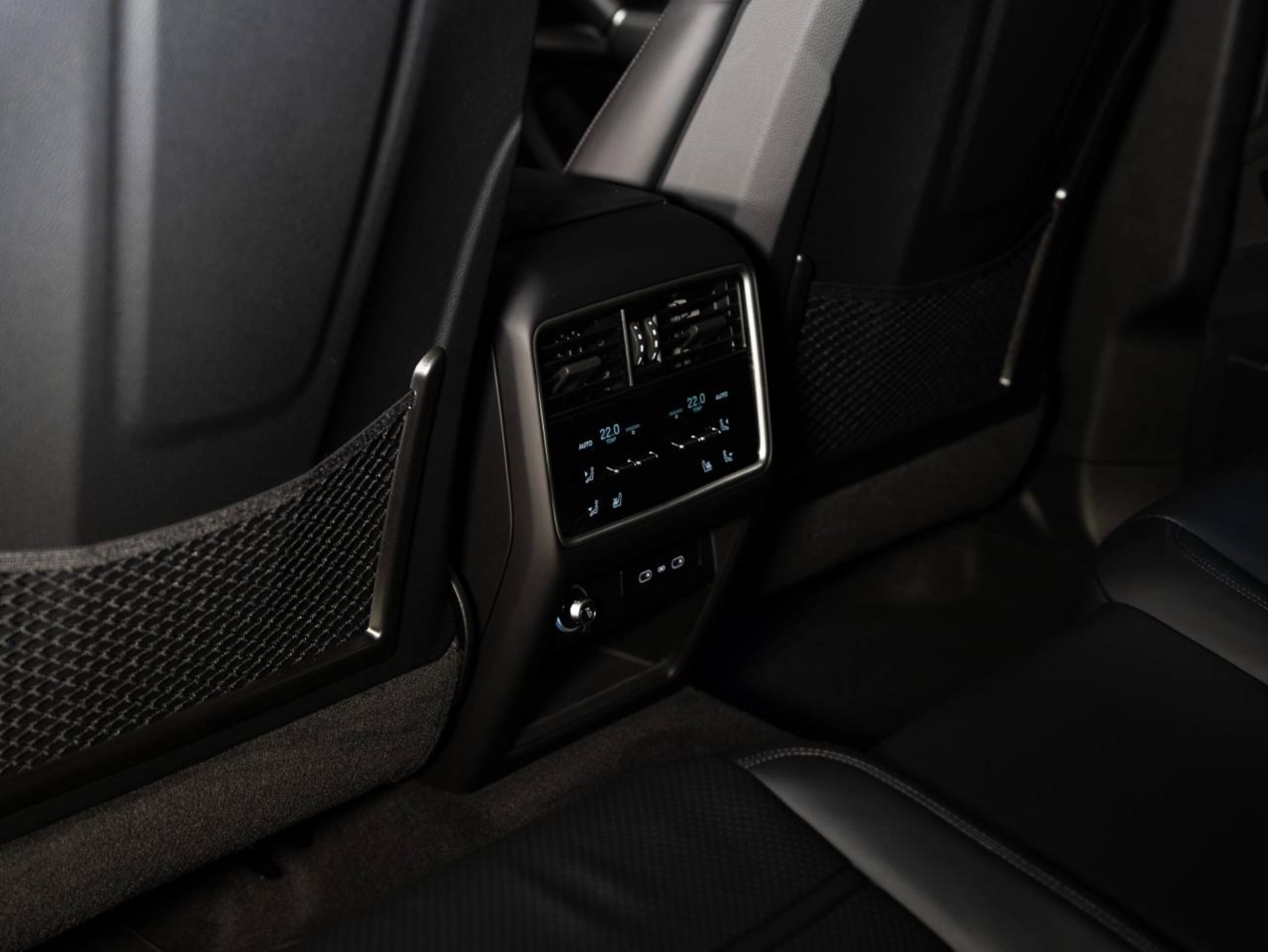 PORSCHE Cayenne Coupé Black Edition-image-17