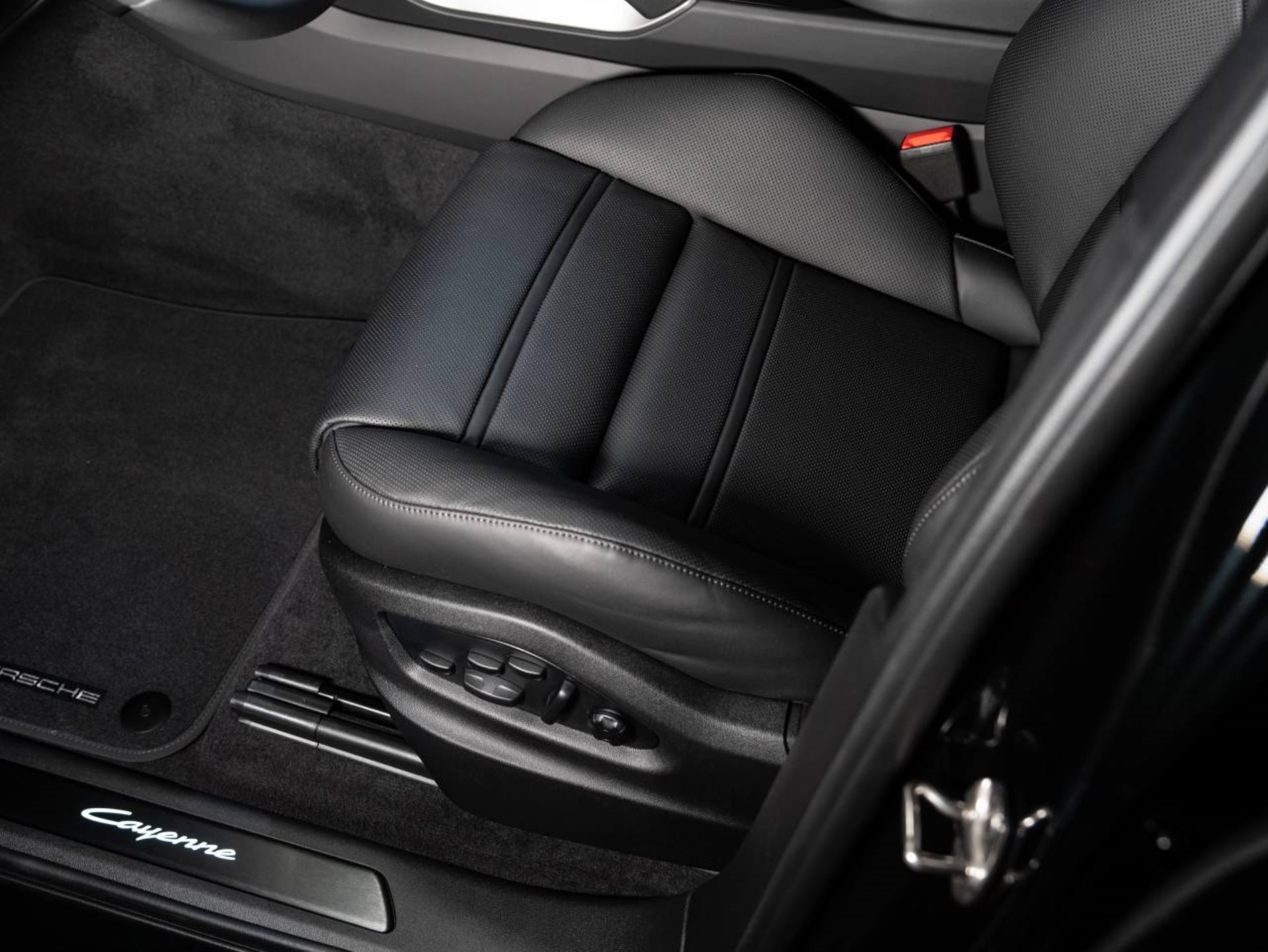 PORSCHE Cayenne Coupé Black Edition-image-19