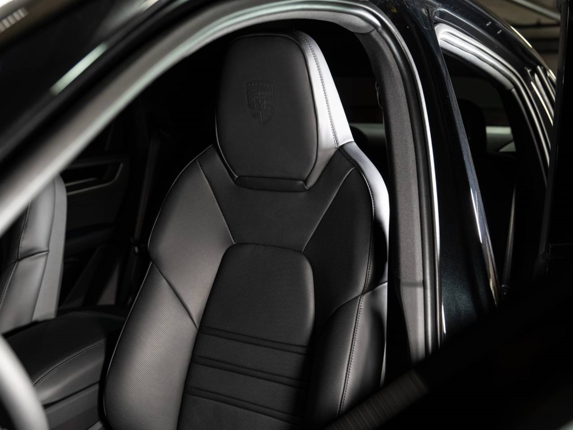 PORSCHE Cayenne Coupé Black Edition-image-18
