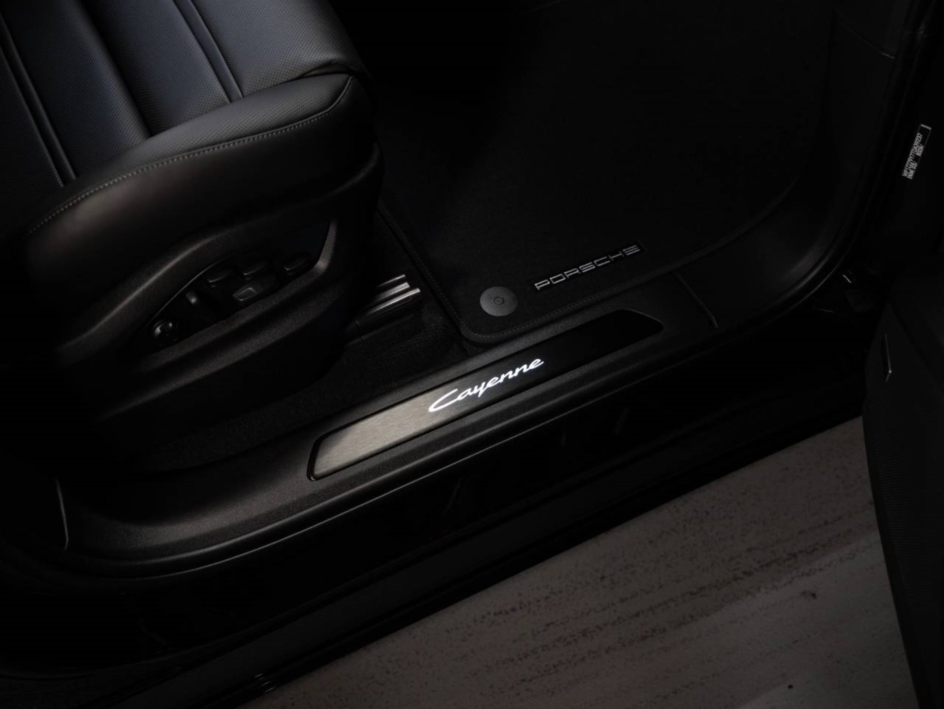 PORSCHE Cayenne Coupé Black Edition-image-20