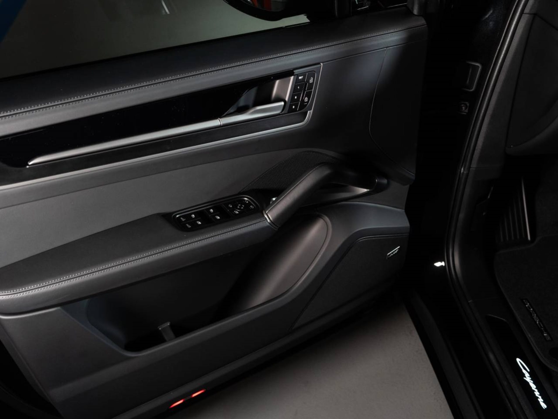 PORSCHE Cayenne Coupé Black Edition-image-15