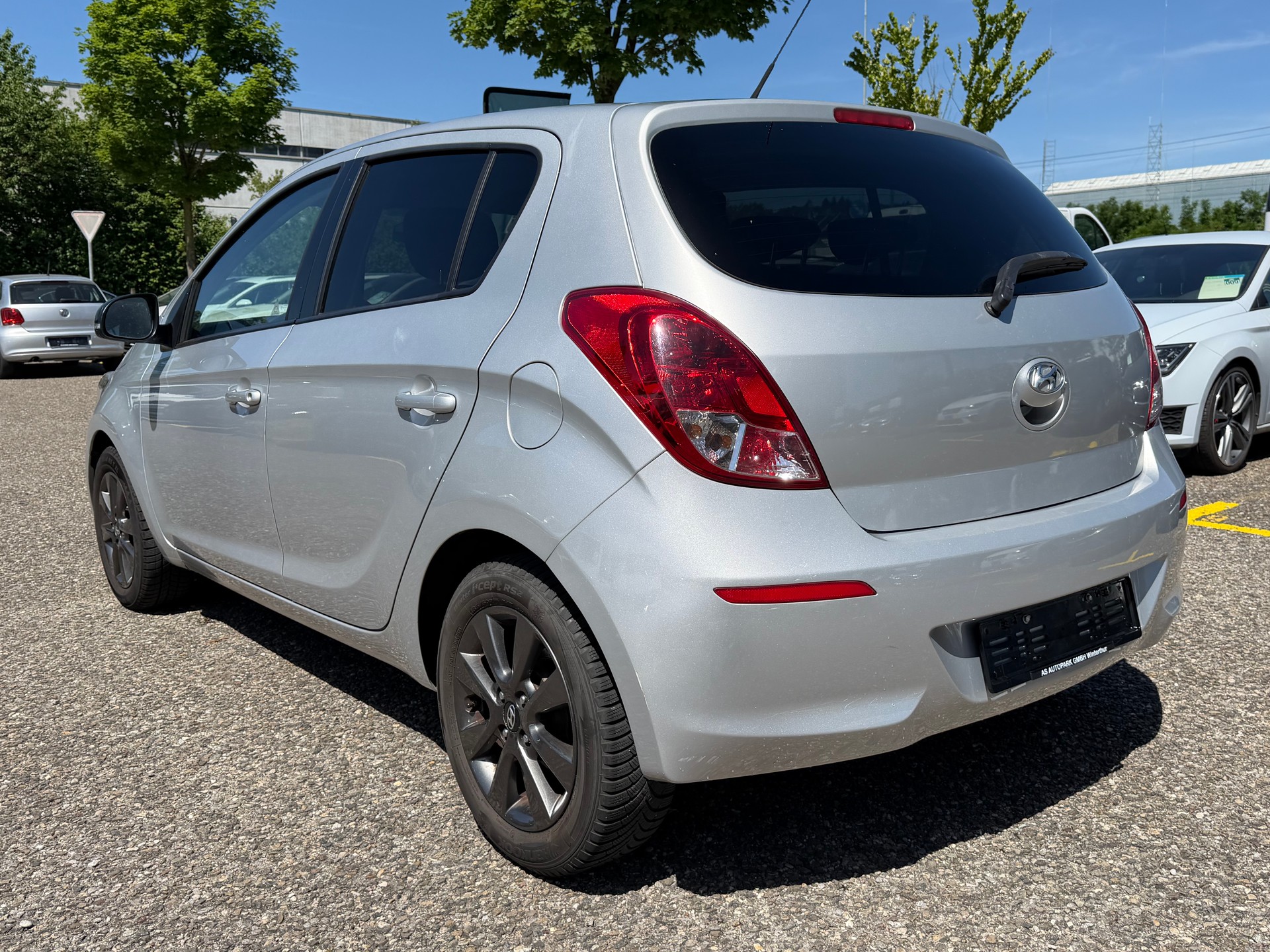 HYUNDAI i20 1.2 **TOP PREIS**-image-6