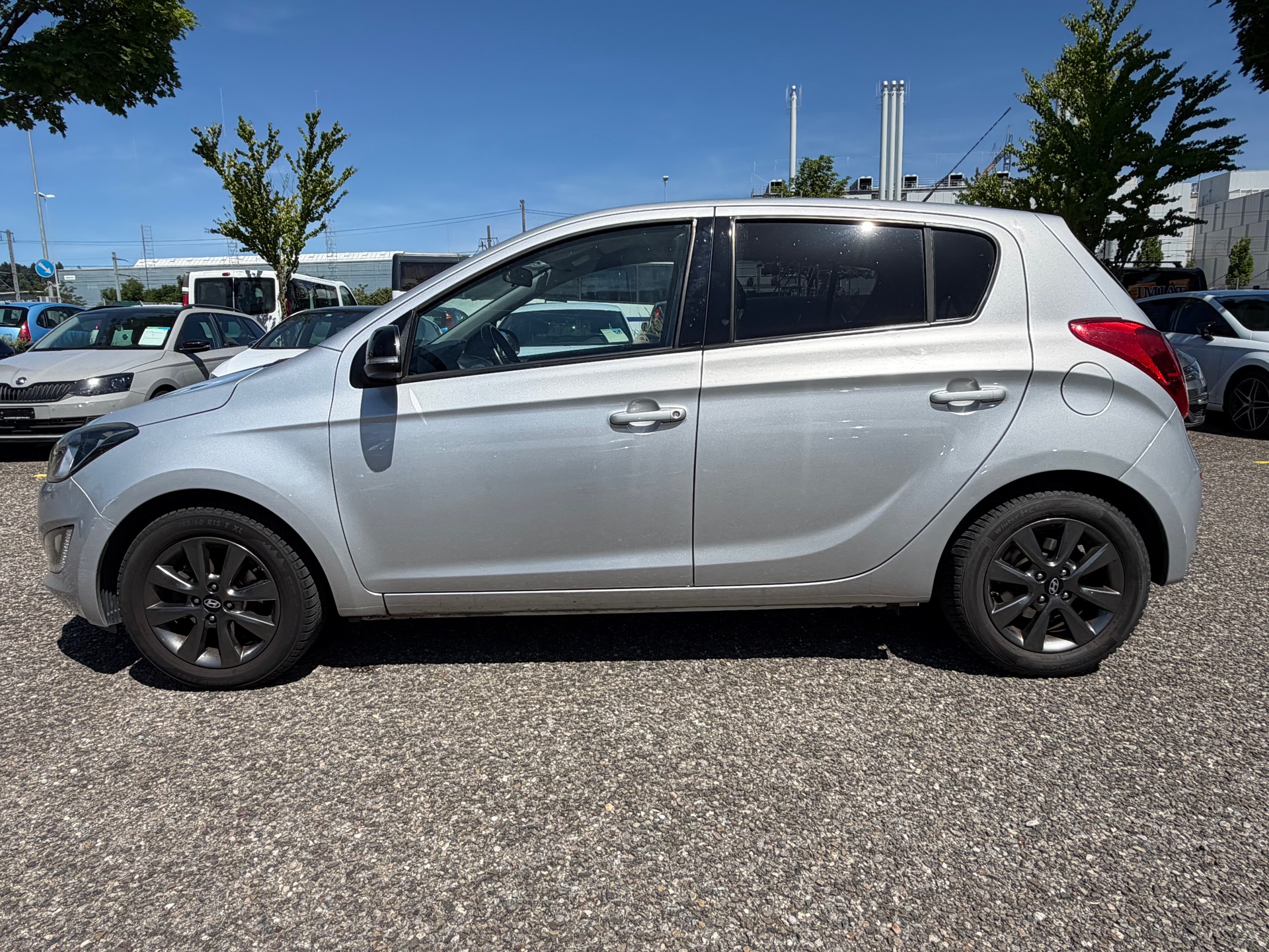 HYUNDAI i20 1.2 **TOP PREIS**-image-7
