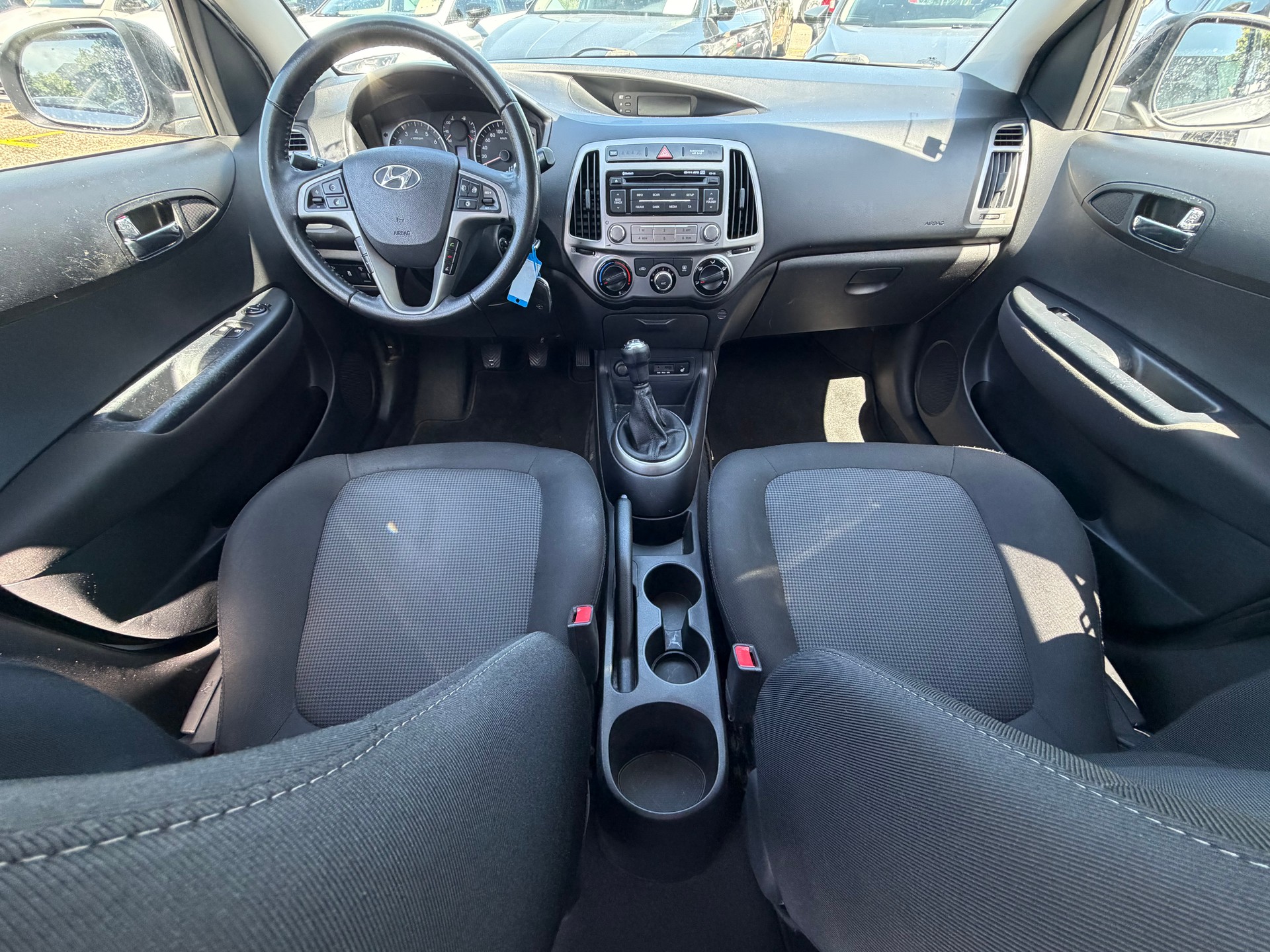 HYUNDAI i20 1.2 **TOP PREIS**-image-10