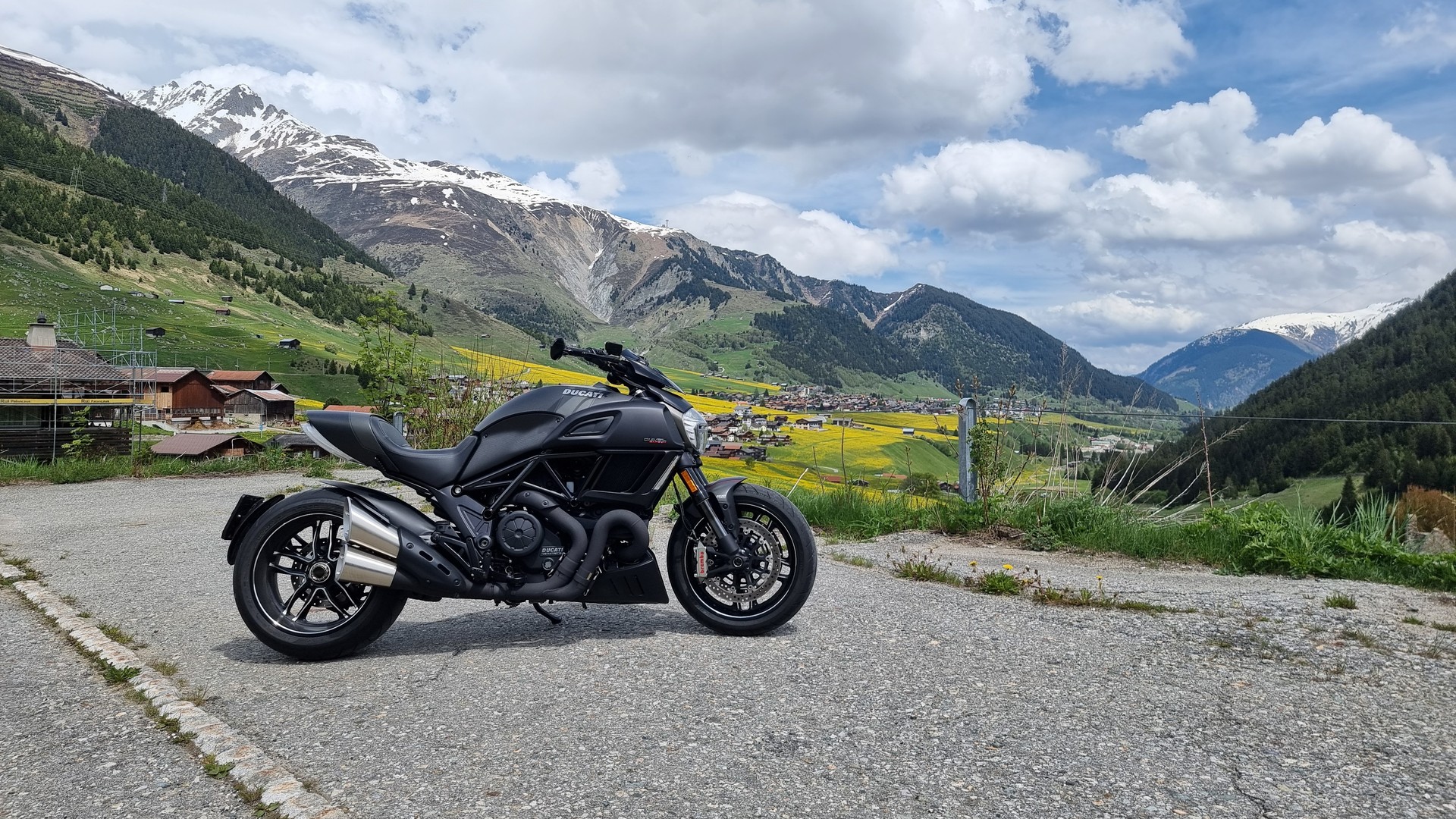 DUCATI Diavel 1200 Carbon-image-2