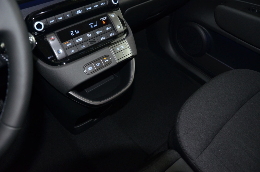 HYUNDAI Inster 49kWh Luxury-image-23