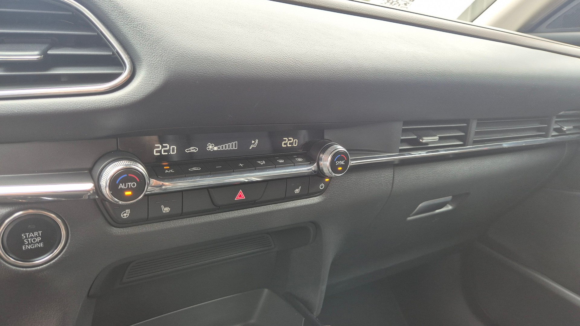 MAZDA CX-30 SKYACTIV-X 186 M Hybrid Exclusive Line FWD AT-image-8