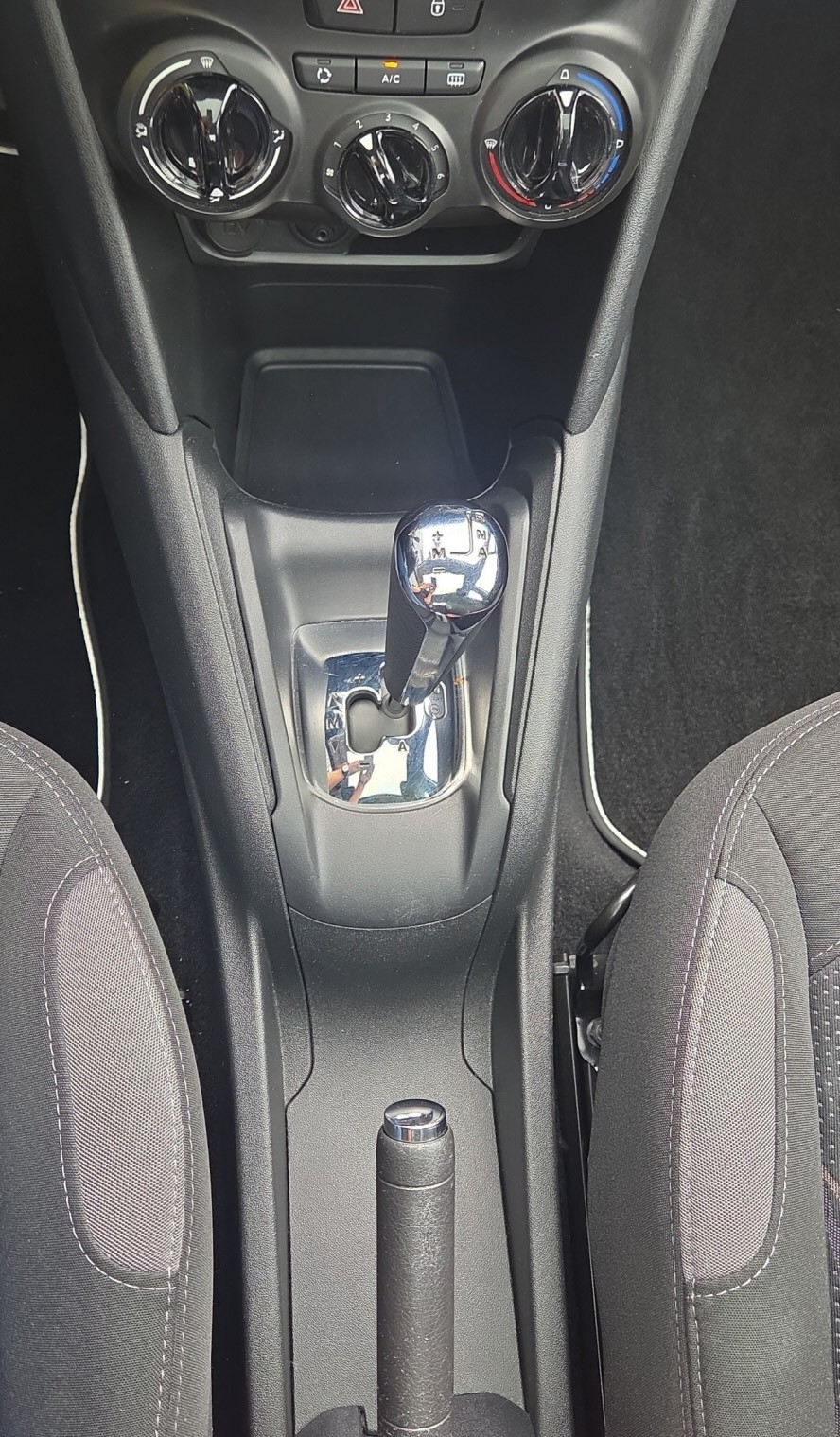 PEUGEOT 208 1.2 e-VTI Active EGS5-image-14