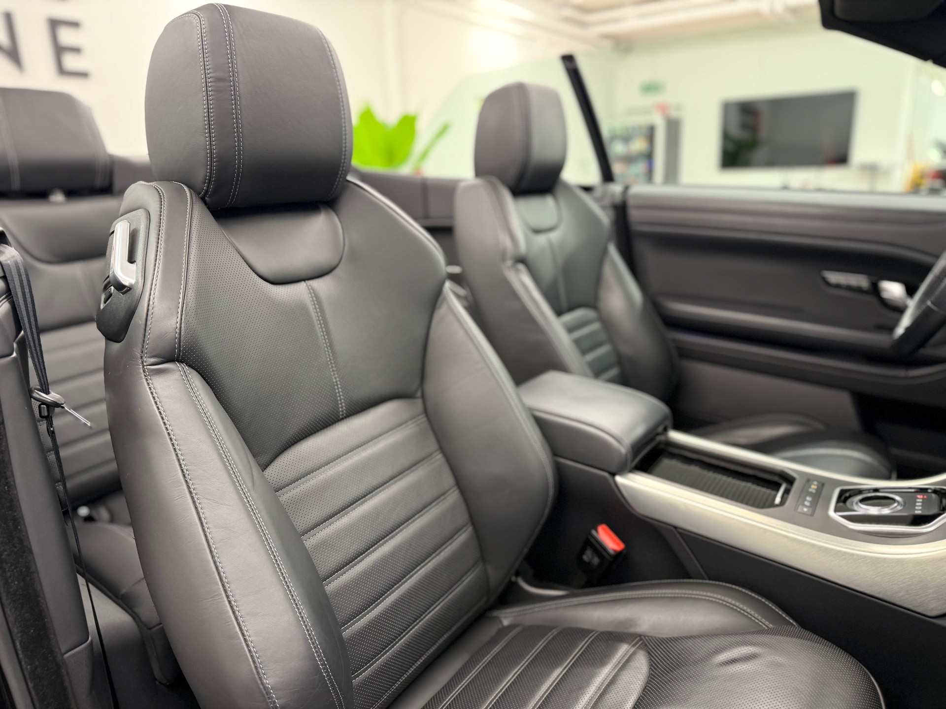 LAND ROVER Range Rover Evoque Conver. 2.0 TD4 HSE Dynamic AT9-image-26