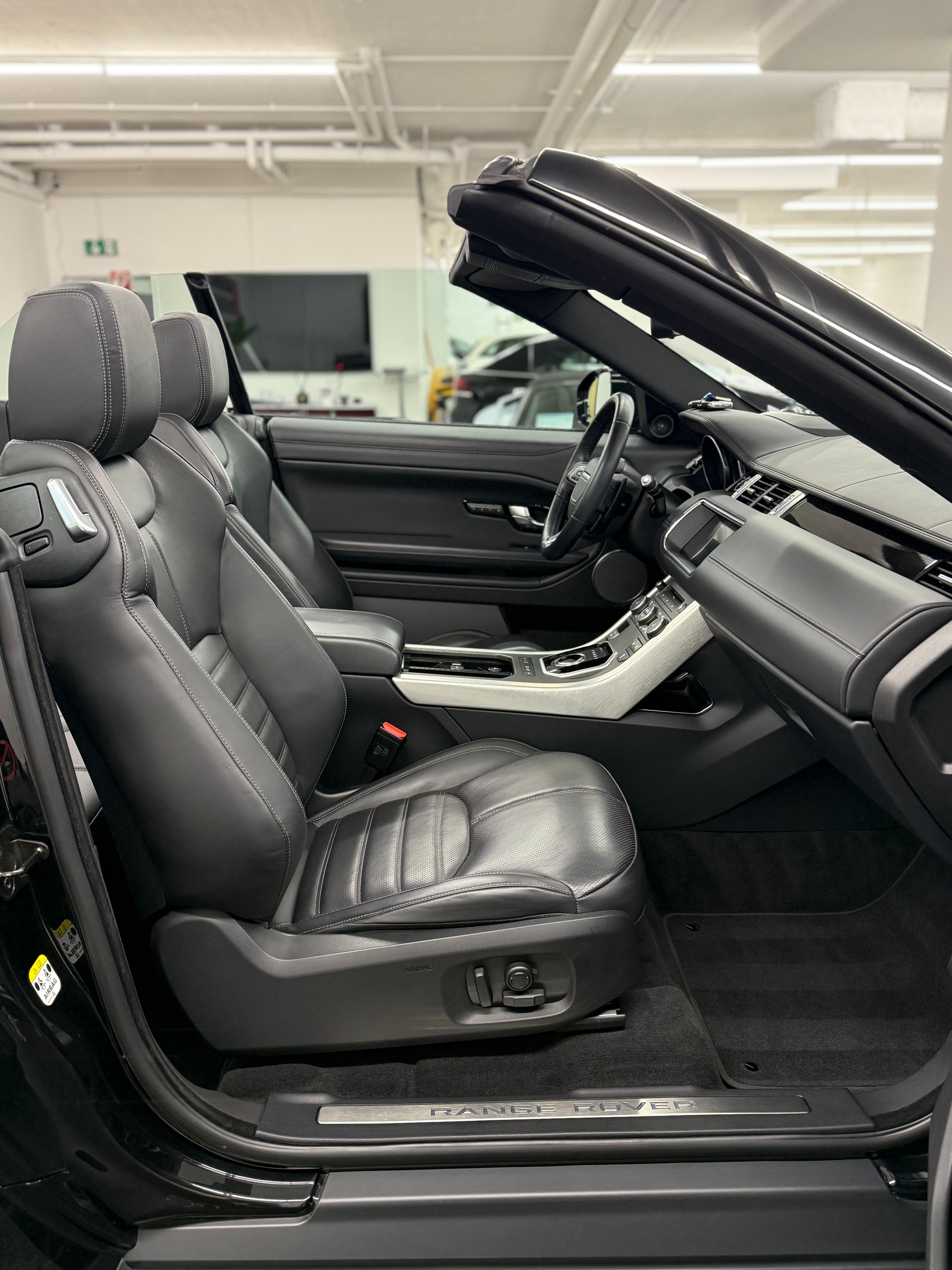 LAND ROVER Range Rover Evoque Conver. 2.0 TD4 HSE Dynamic AT9-image-27