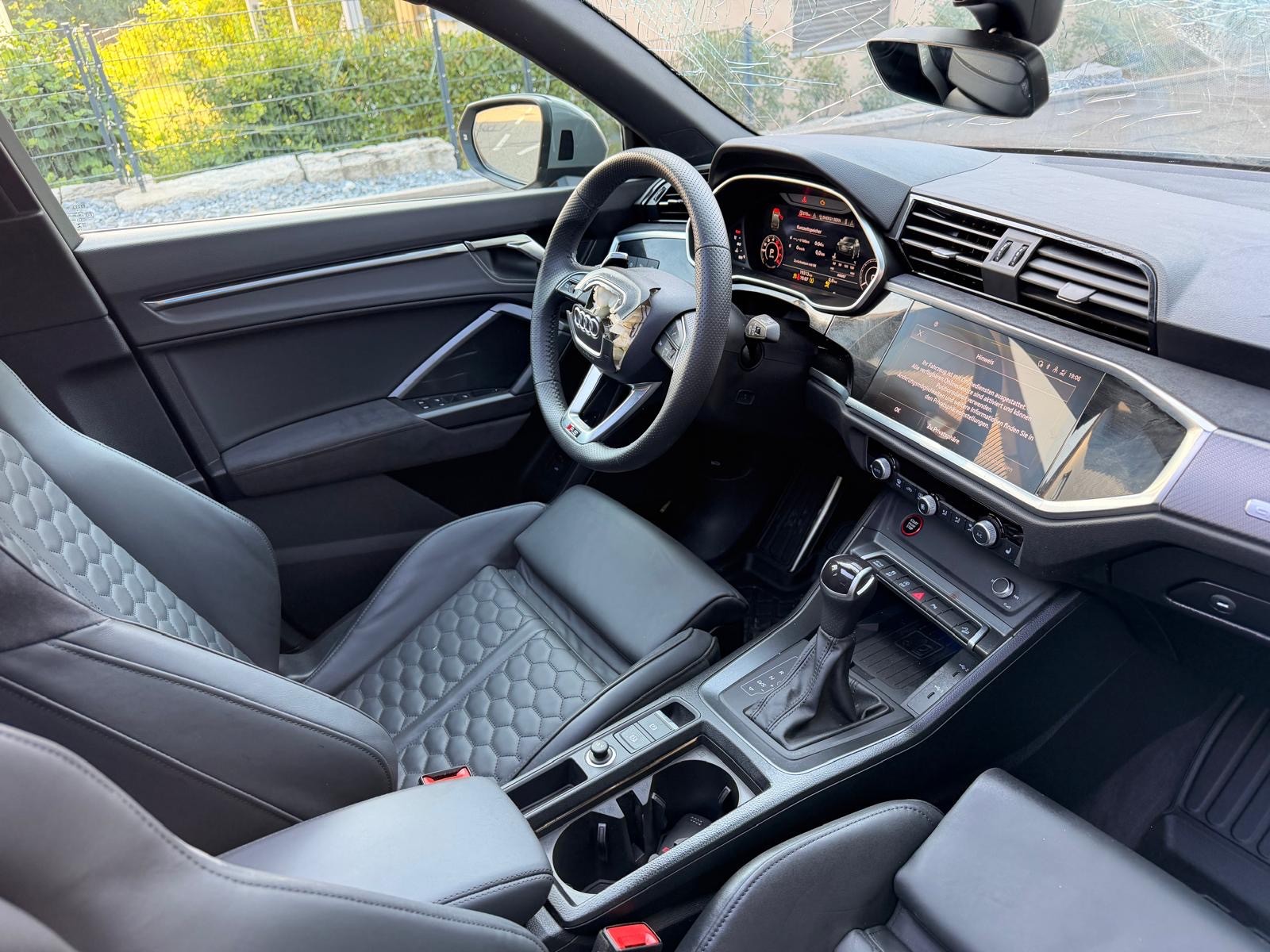 AUDI RS Q3 Sportback quattro S tronic-image-12