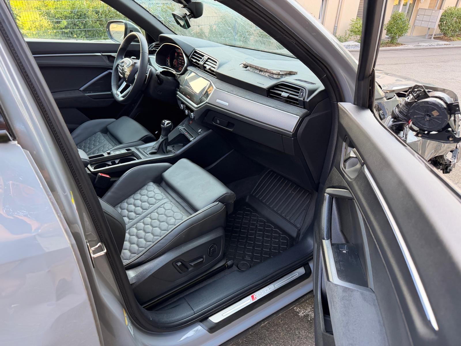 AUDI RS Q3 Sportback quattro S tronic-image-11