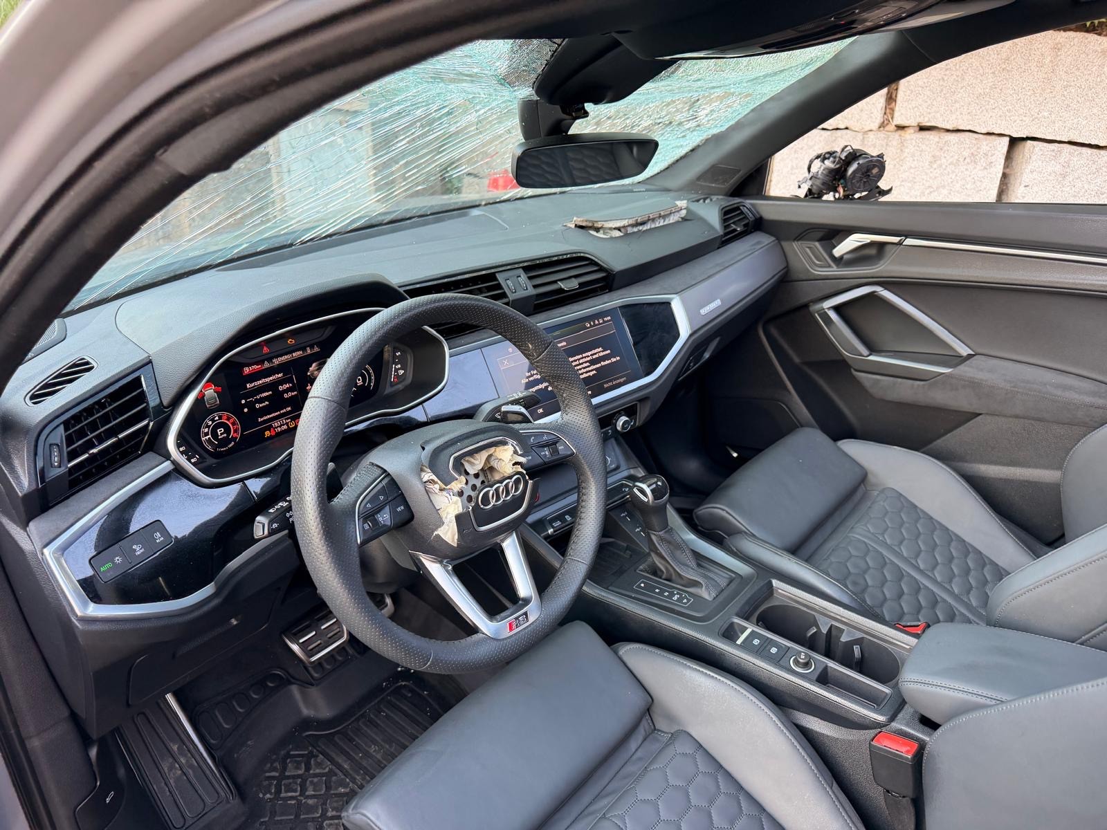 AUDI RS Q3 Sportback quattro S tronic-image-7