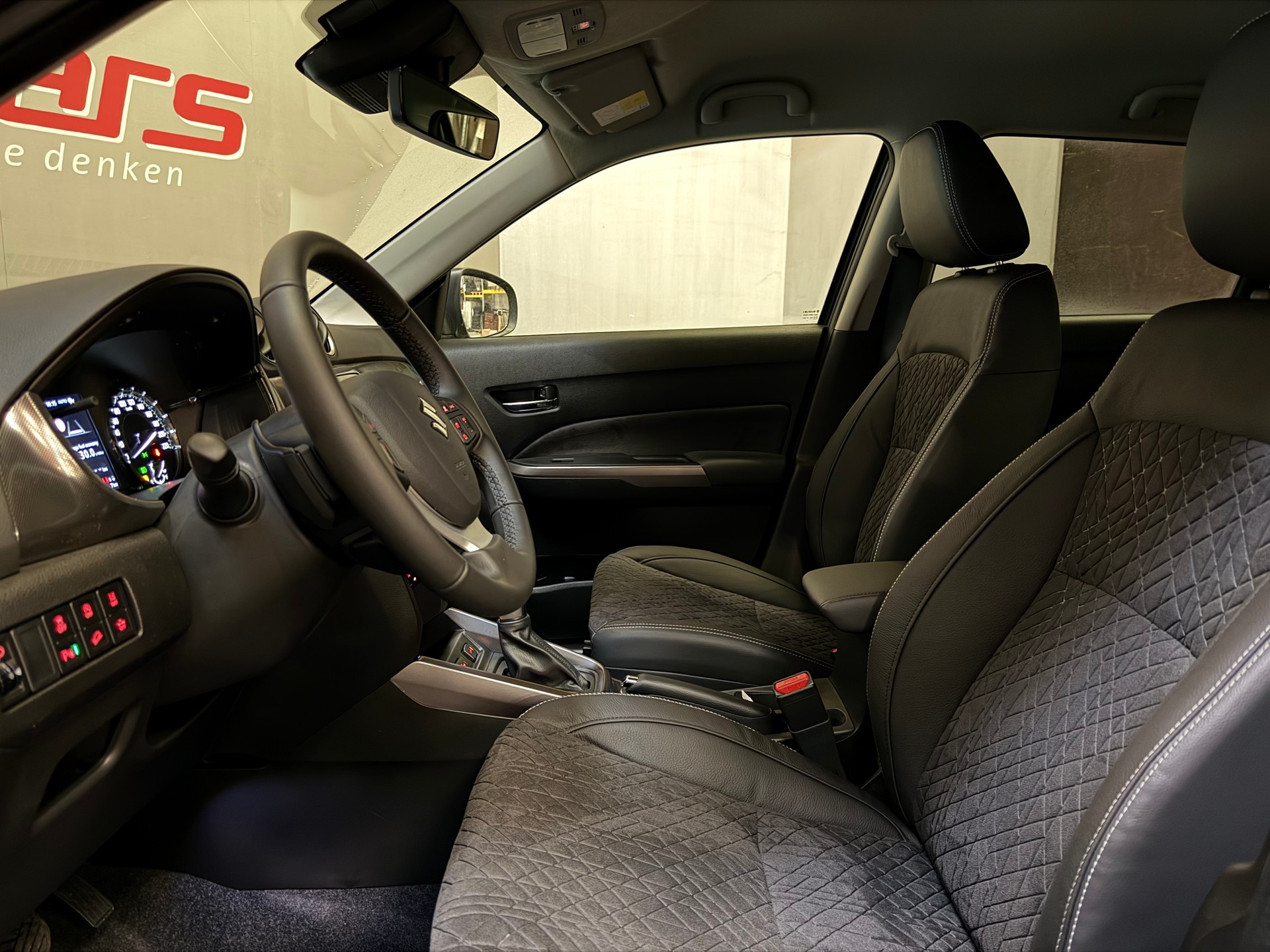 SUZUKI Vitara 1.4 Boosterjet Compact Top 4x4 Hybrid Automatic-image-12
