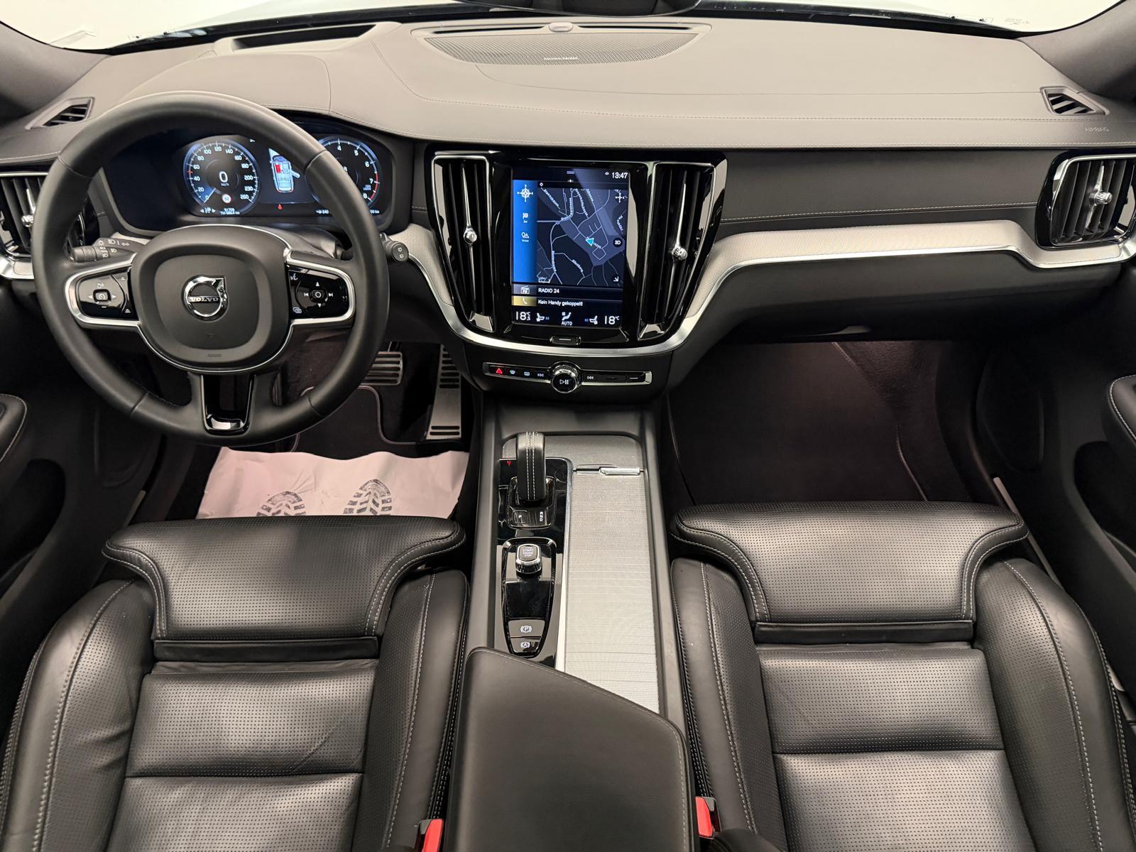 VOLVO V60 2.0 B5 R-Design AWD-image-12