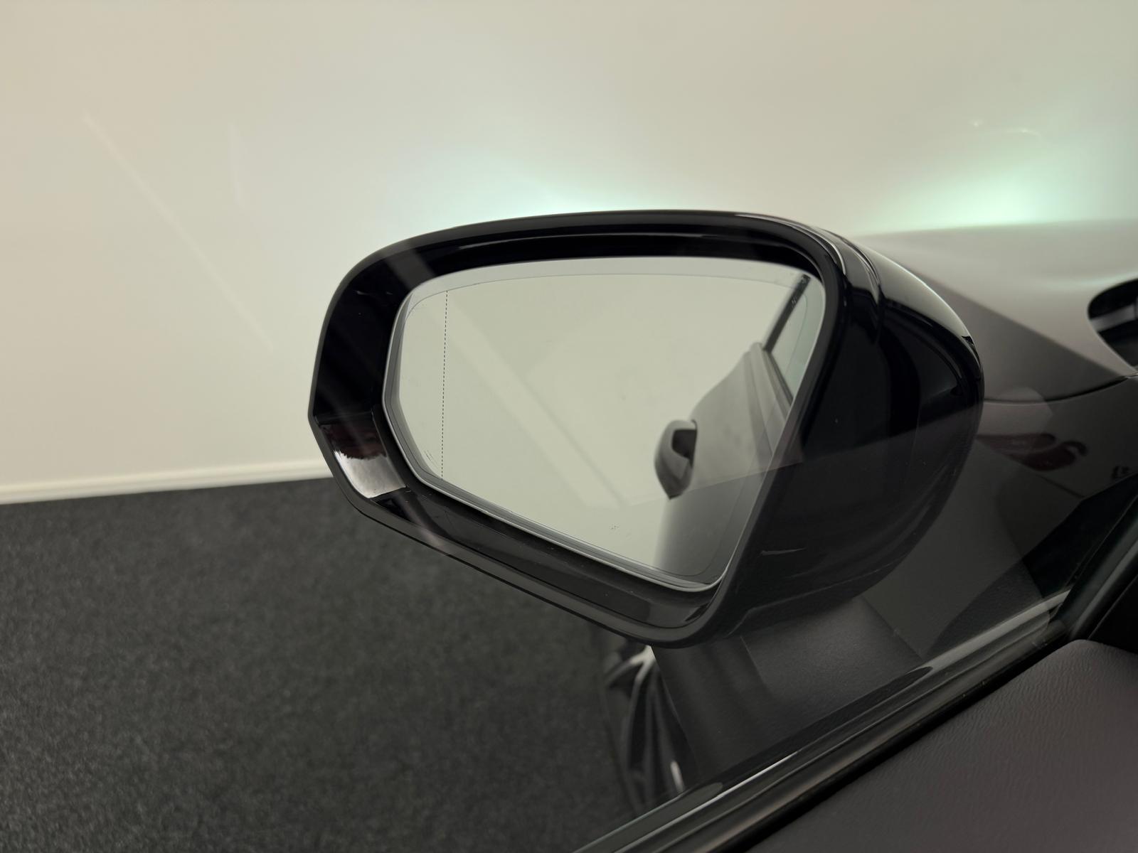 VOLVO V60 2.0 B5 R-Design AWD-image-18