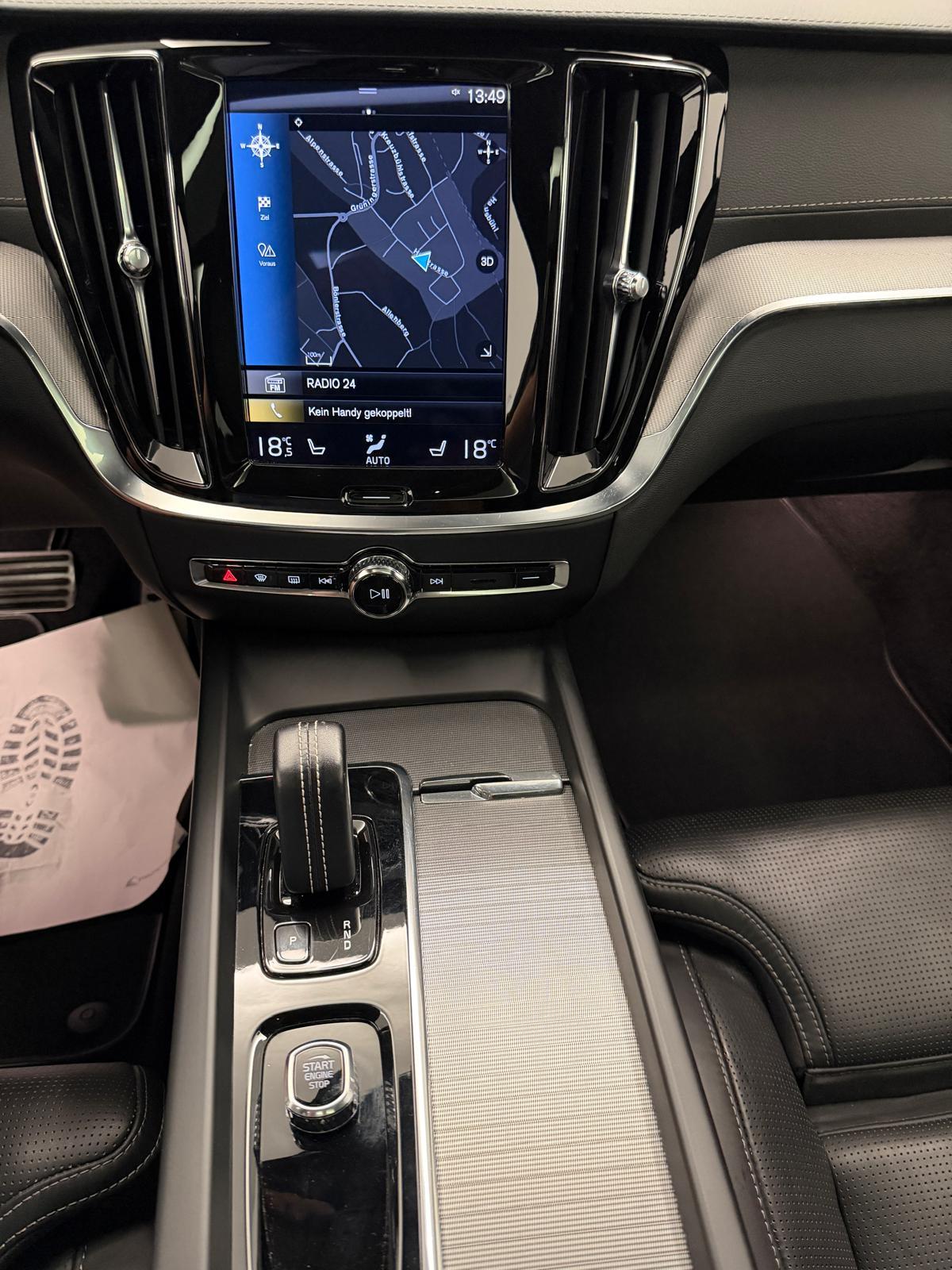 VOLVO V60 2.0 B5 R-Design AWD-image-22