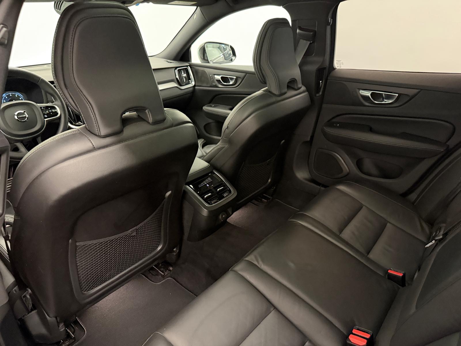 VOLVO V60 2.0 B5 R-Design AWD-image-11