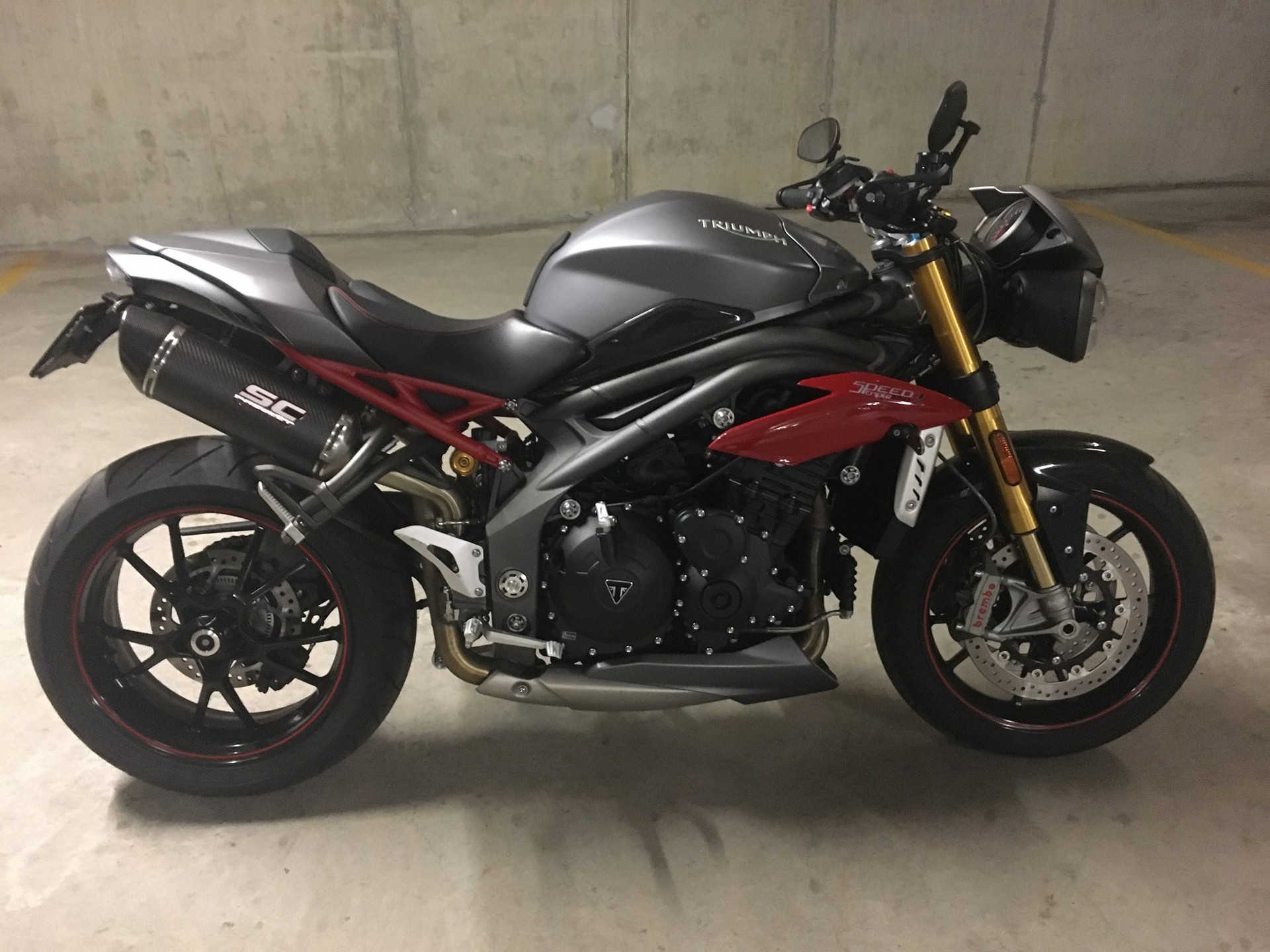 TRIUMPH Speed Triple R 1050 ABS-image-1