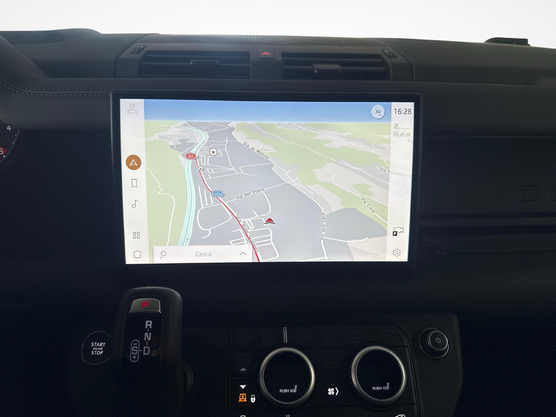 LAND ROVER Defender 110 3.0 D I6 250 X-Dynamic SE-image-16