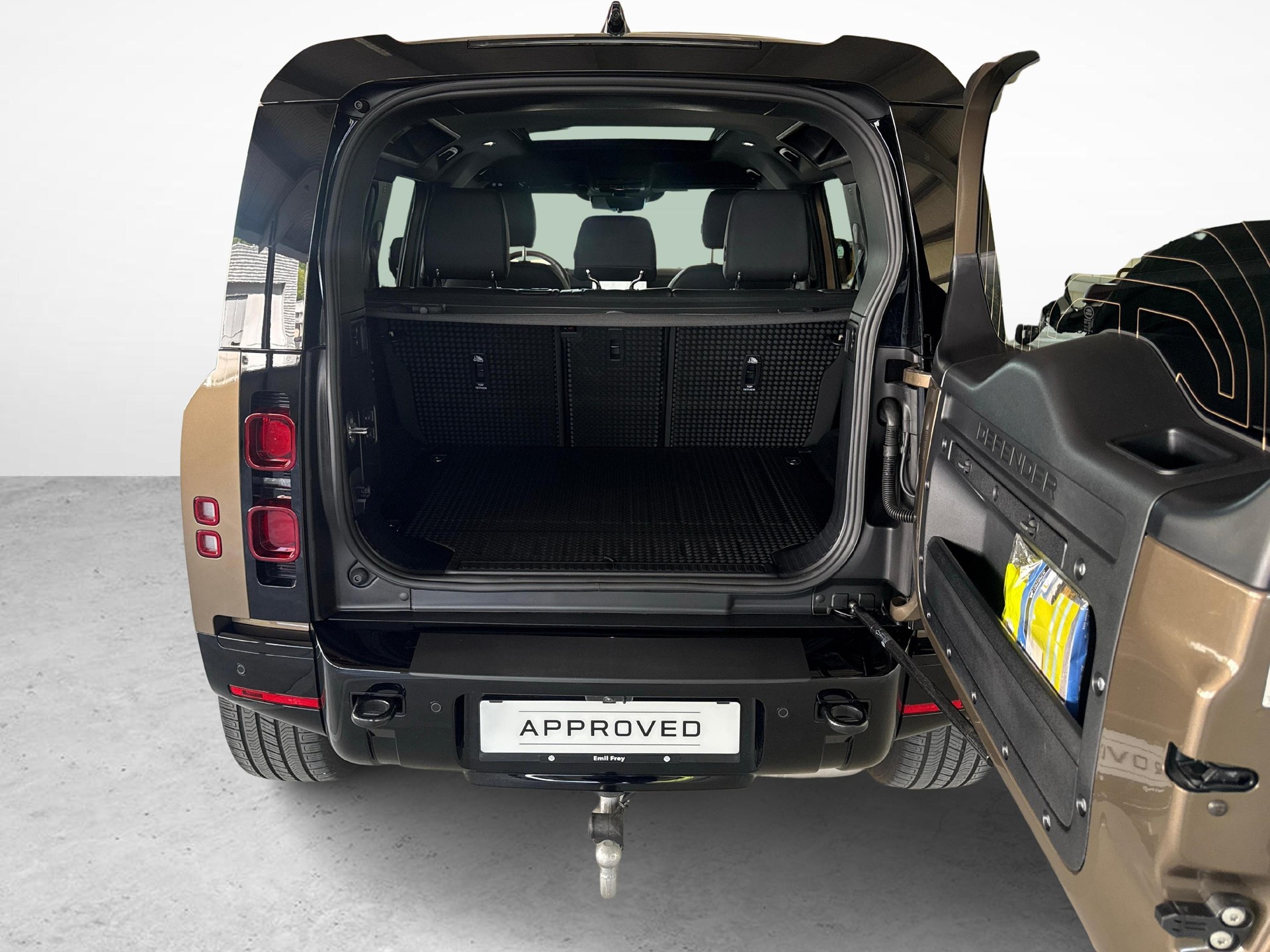 LAND ROVER Defender 110 3.0 D I6 250 X-Dynamic SE-image-11