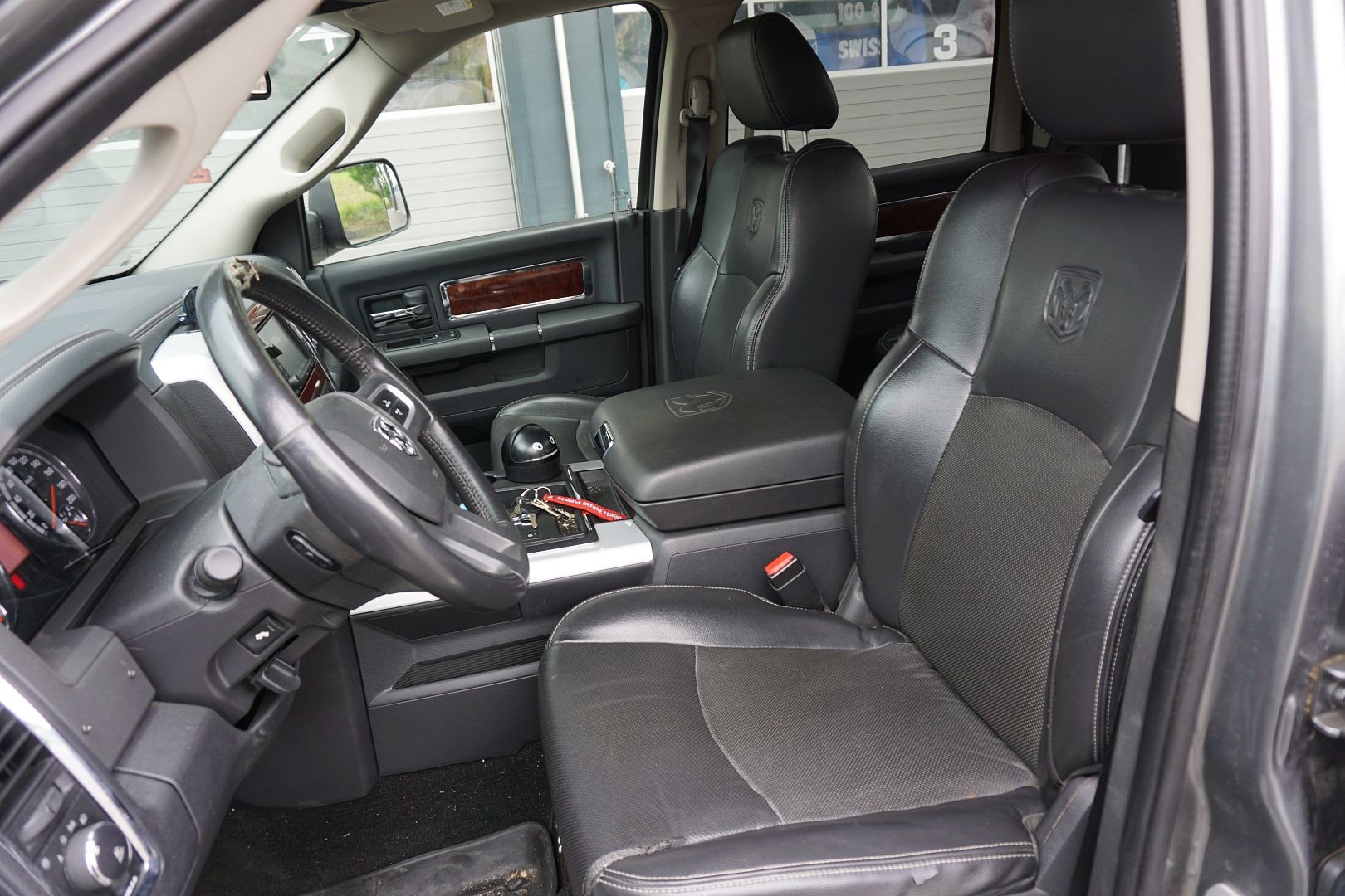 DODGE Ram Laramie-image-15