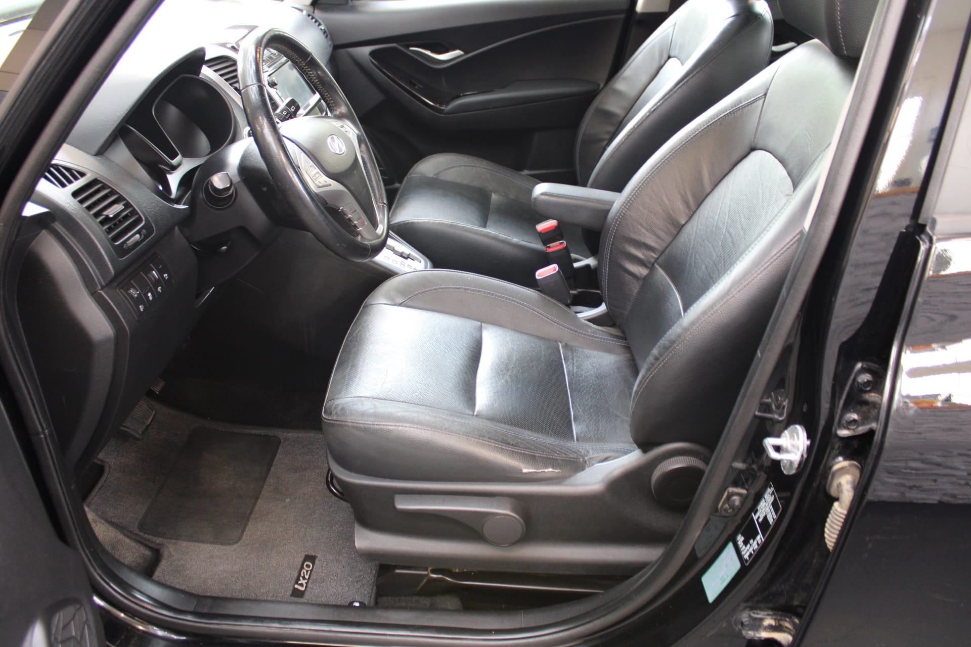 HYUNDAI iX20 1.6 Premium Automatic-image-3