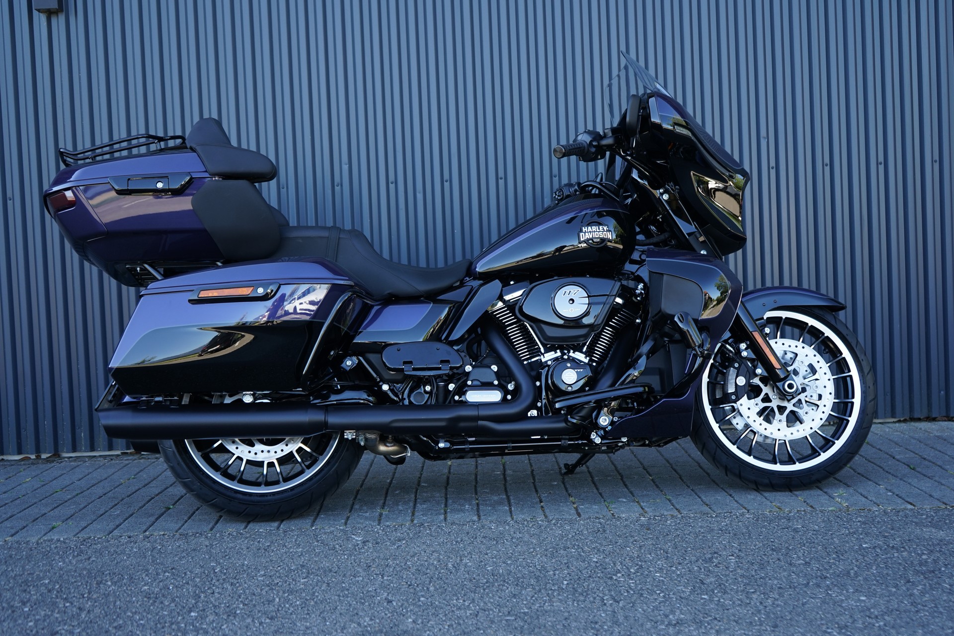 HARLEY-DAVIDSON FLHXL Street Glide 117 Limited